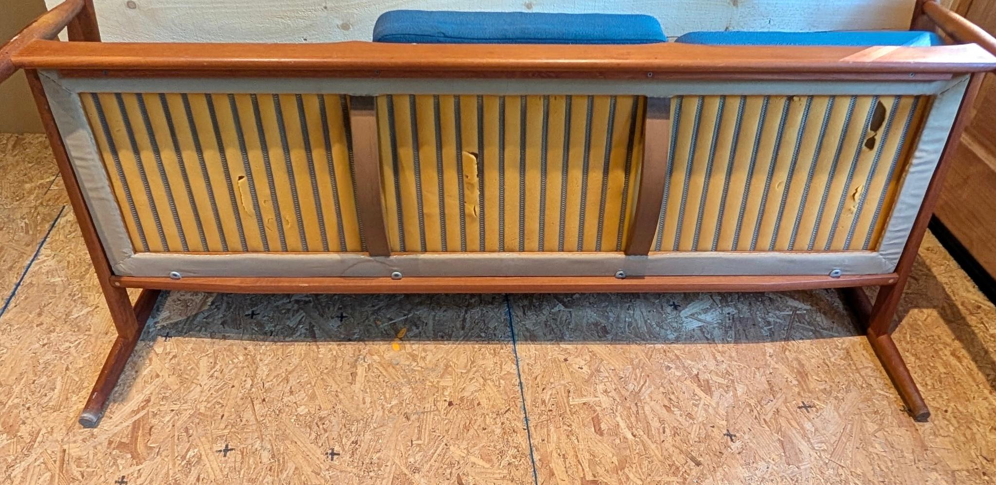 Metà XX secolo Divano classico a 3 posti in teak di Grete Jalk per France and Son / Danimarca in vendita