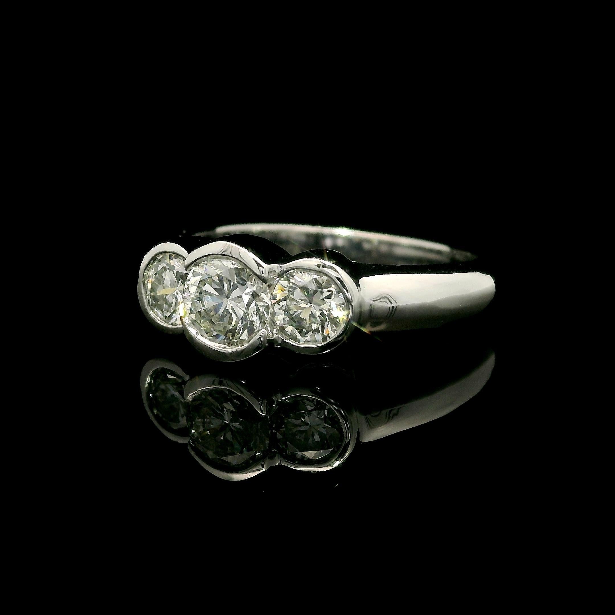 Classic 3 Stone 14k Weißgold 1,0ct Hälfte Lünette Set Diamond Engagement Band Ring (Brillantschliff) im Angebot