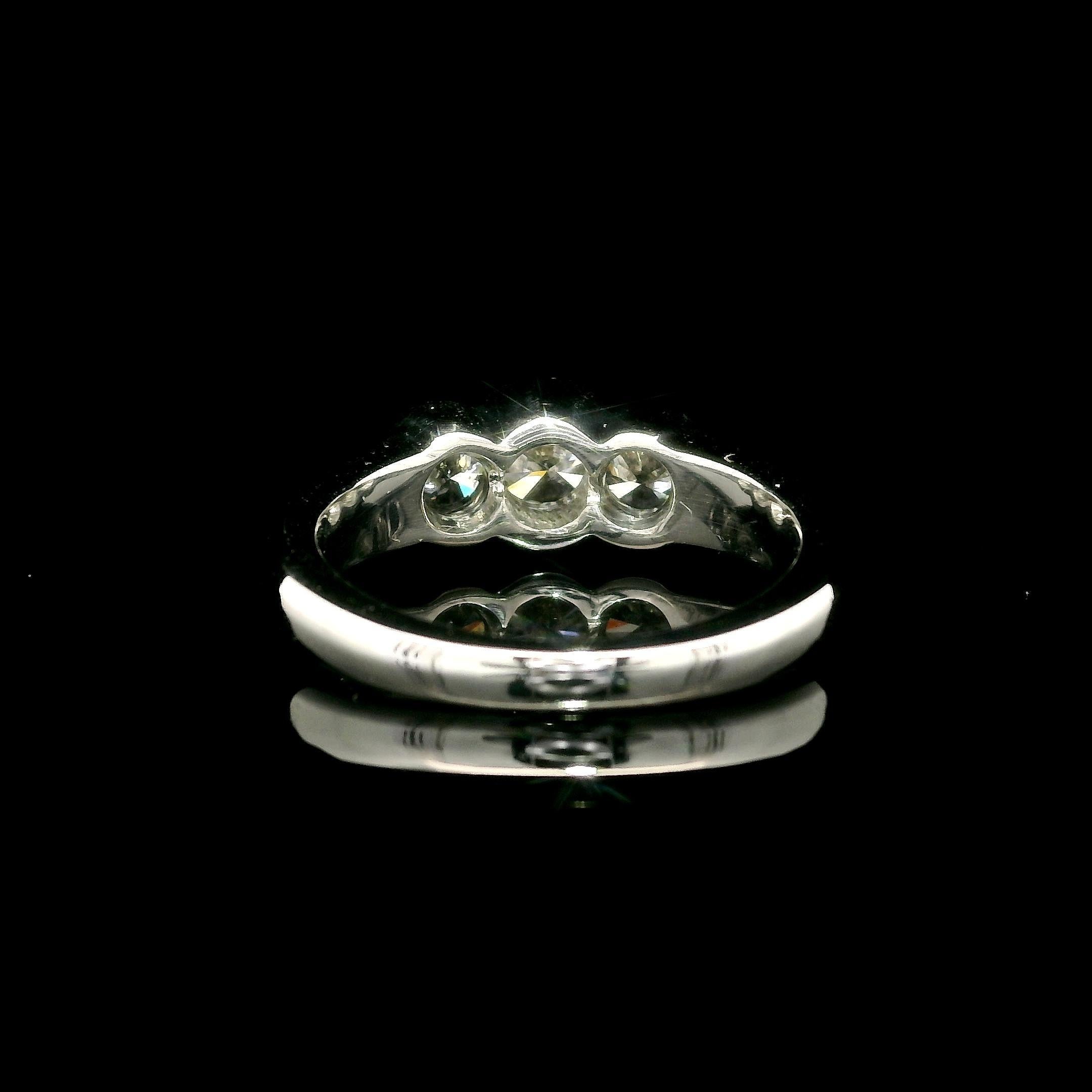 Classic 3 Stone 14k Weißgold 1,0ct Hälfte Lünette Set Diamond Engagement Band Ring Damen im Angebot