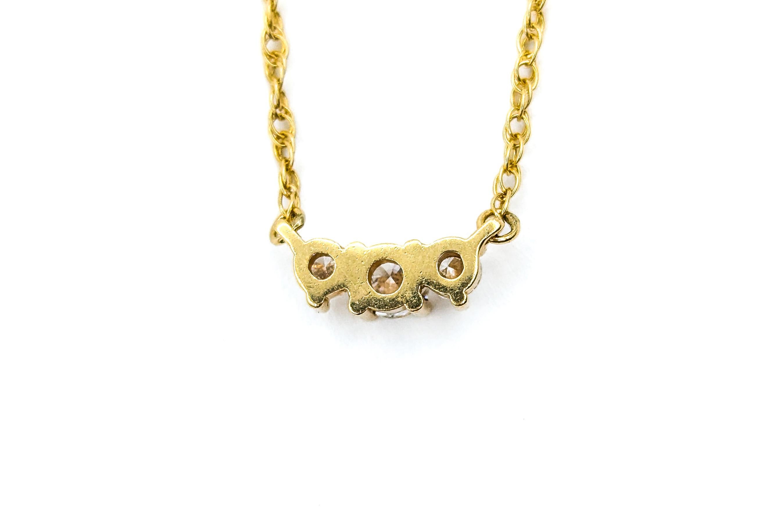Classic 3 Stone Diamond Station Pendant Necklace in Yellow Gold In Excellent Condition In Bloomington, MN