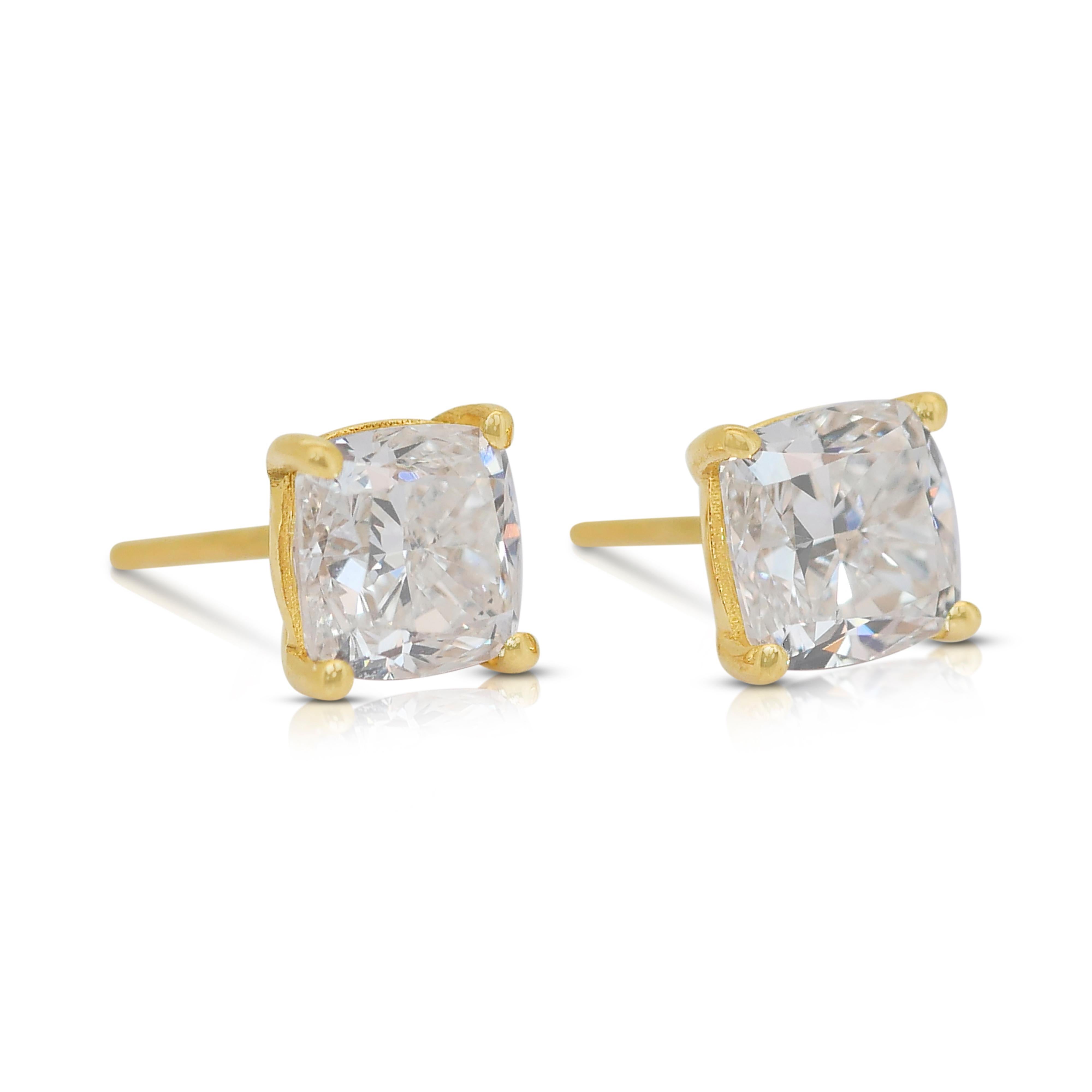 Taglio cuscino Orecchini classici con diamanti da 3,02 carati in oro giallo 18 carati - certificati IGI in vendita