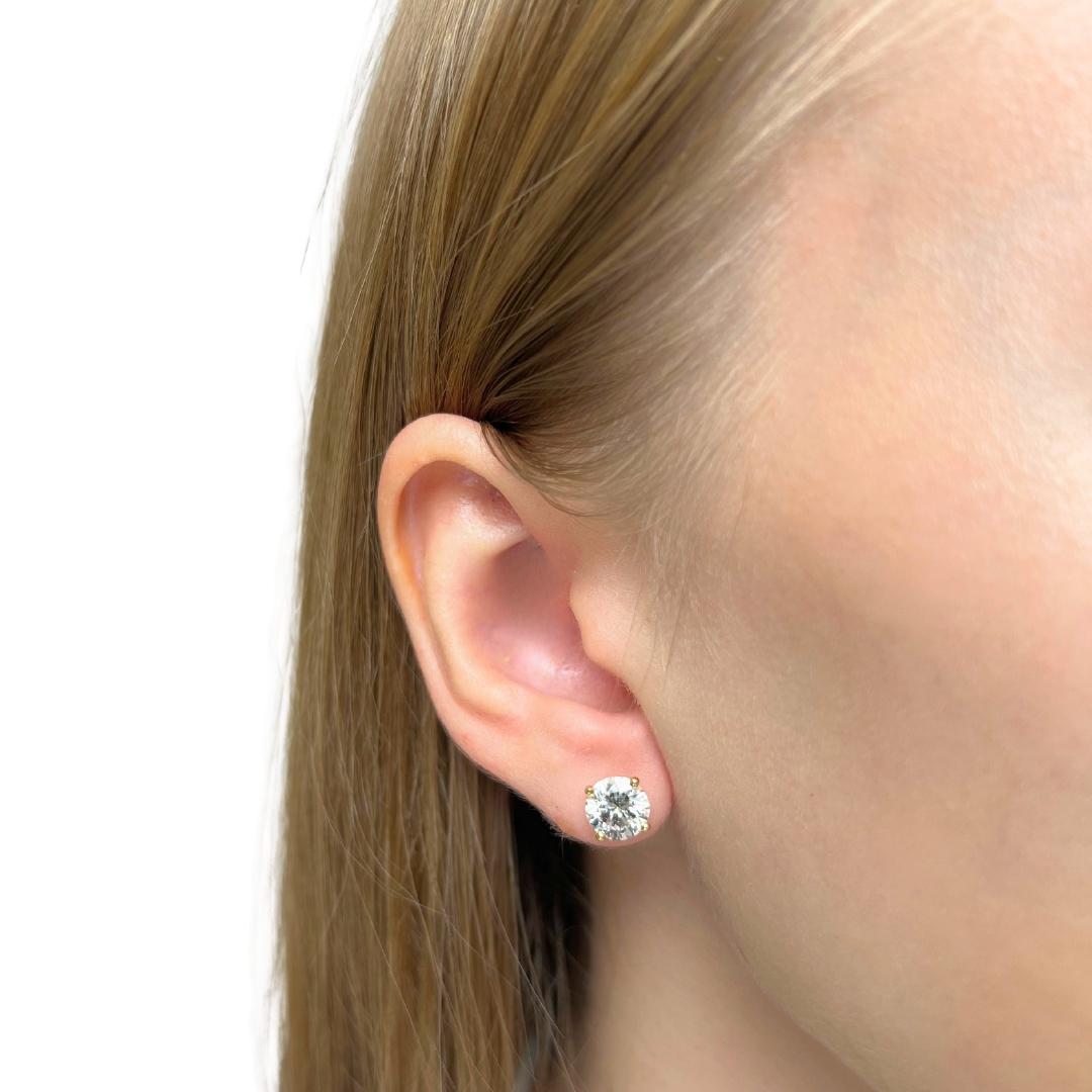Classic 3.03ct Diamonds Stud Earrings in 18k Yellow Gold - IGI Certified

Elevate your style with the timeless brilliance of these 3.03-carat round diamond stud earrings, crafted in luxurious 18k yellow gold. Featuring 2 exceptional diamonds, these