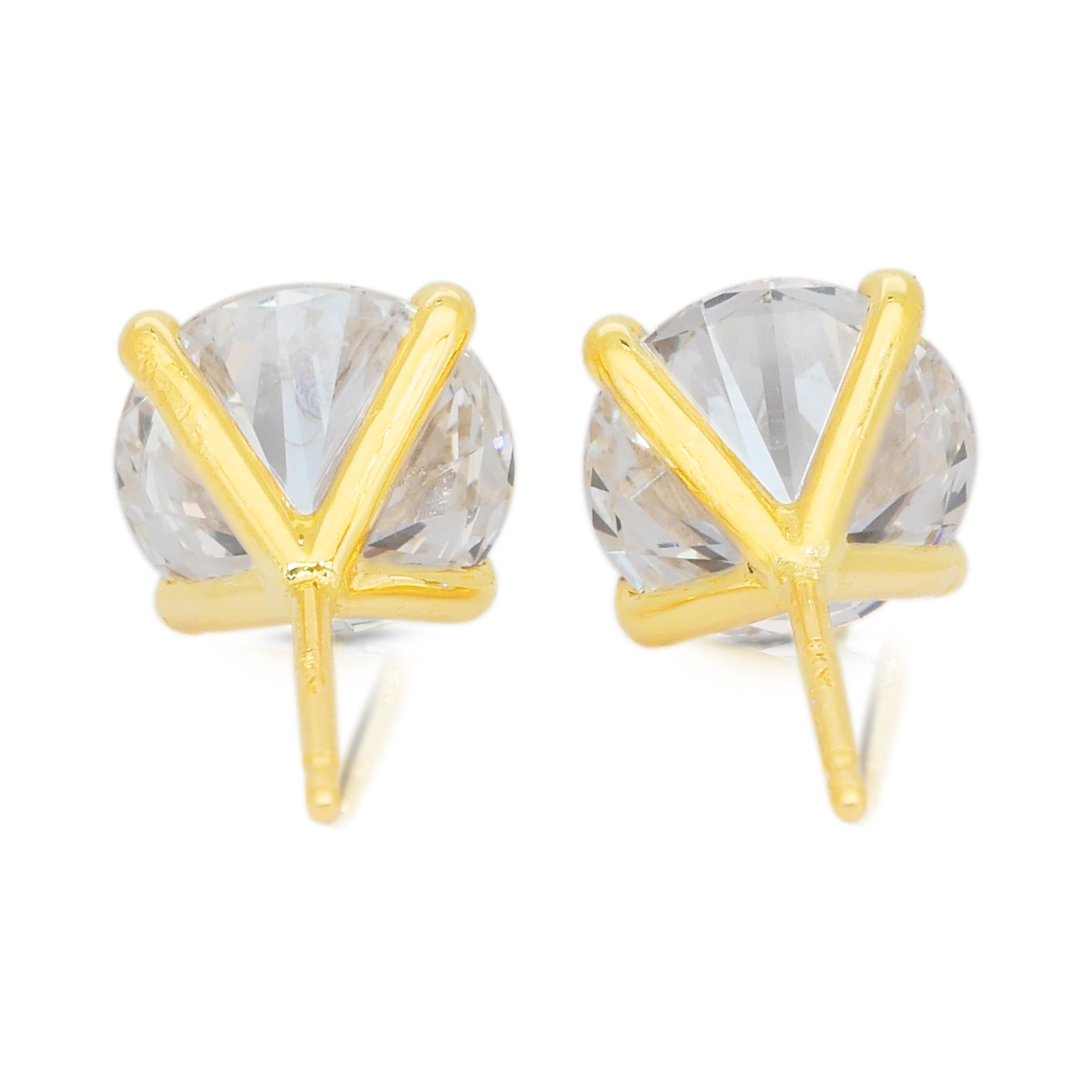 Classic 3.03ct Diamonds Stud Earrings in 18k Yellow Gold - IGI Certified in vendita 2