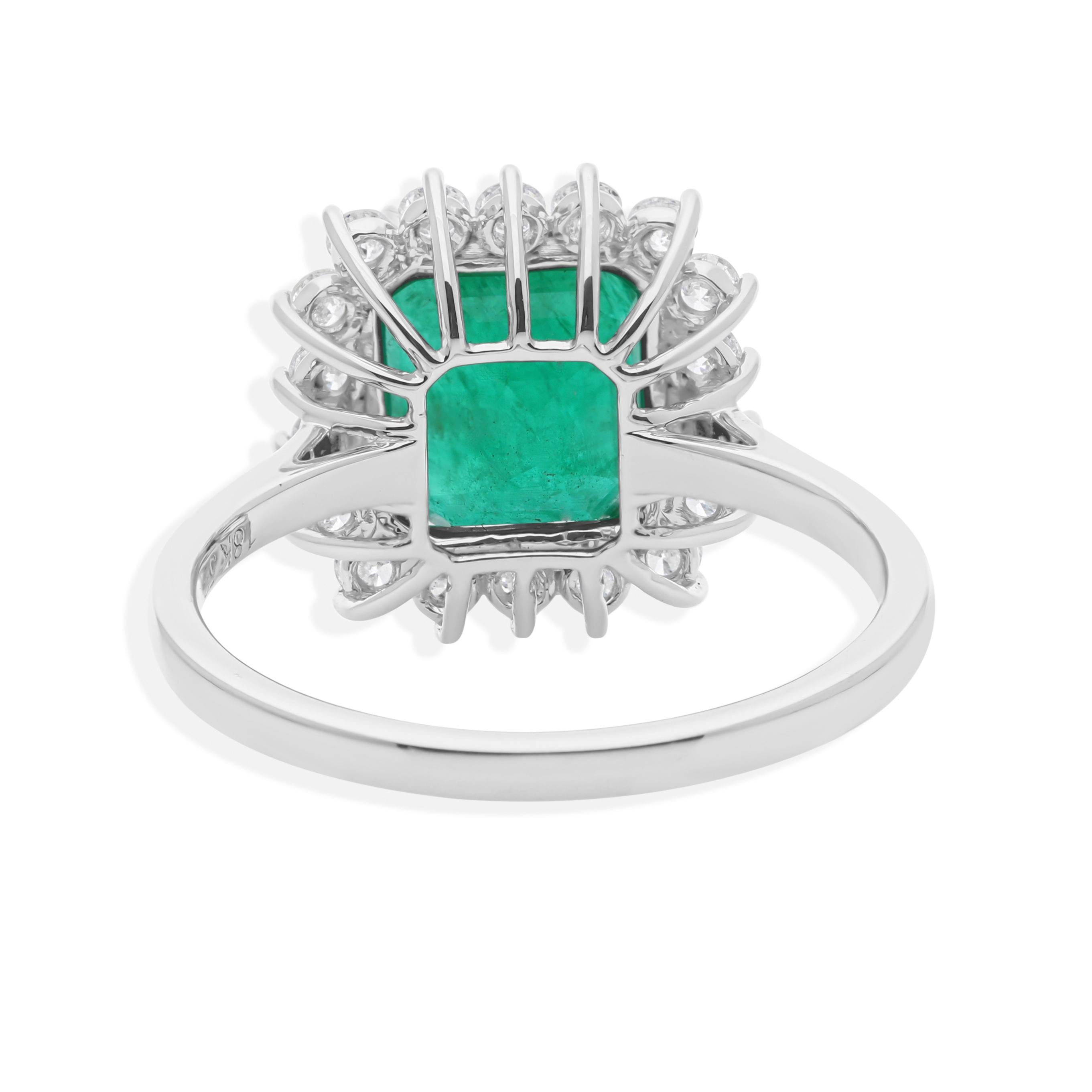 En venta: Anillo clásico de esmeralda zambiana y diamantes de 3,09 quilates en oro de 18 quilates  5