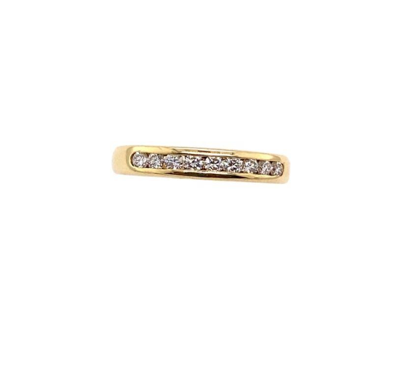 Alliance classique en or jaune 18ct de 3,5 mm, sertie de 0,30ct de diamants

Informations supplémentaires :
Poids total des diamants : 0,30ct
Couleur du diamant : G/H
Clarté du diamant : SI
Largeur de la bande : 2,7 mm
Total  Poids : 4,4 g
Taille de