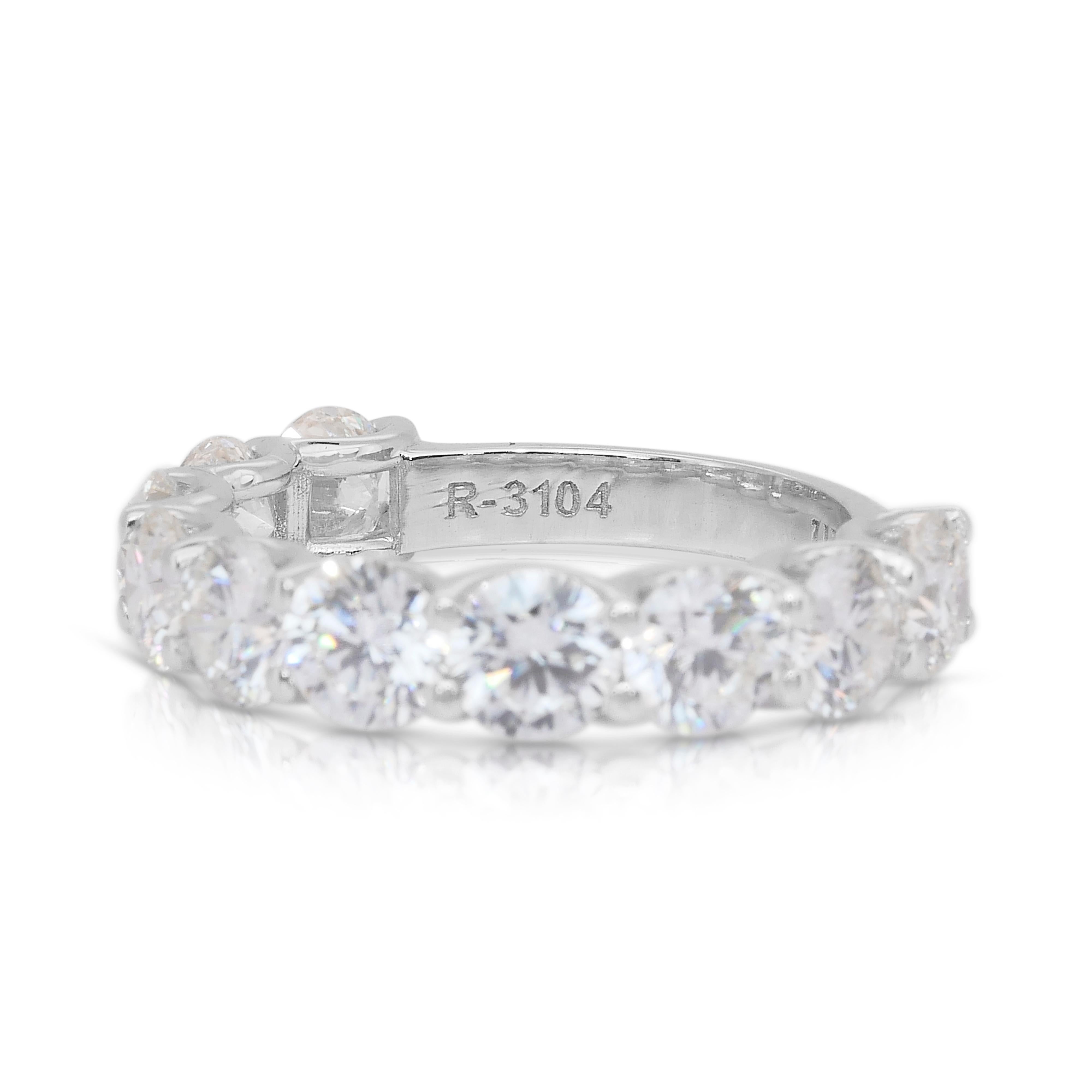 Bague classique en or blanc 18k avec 4.11ct de diamants - Certifiée IGI en vente 1