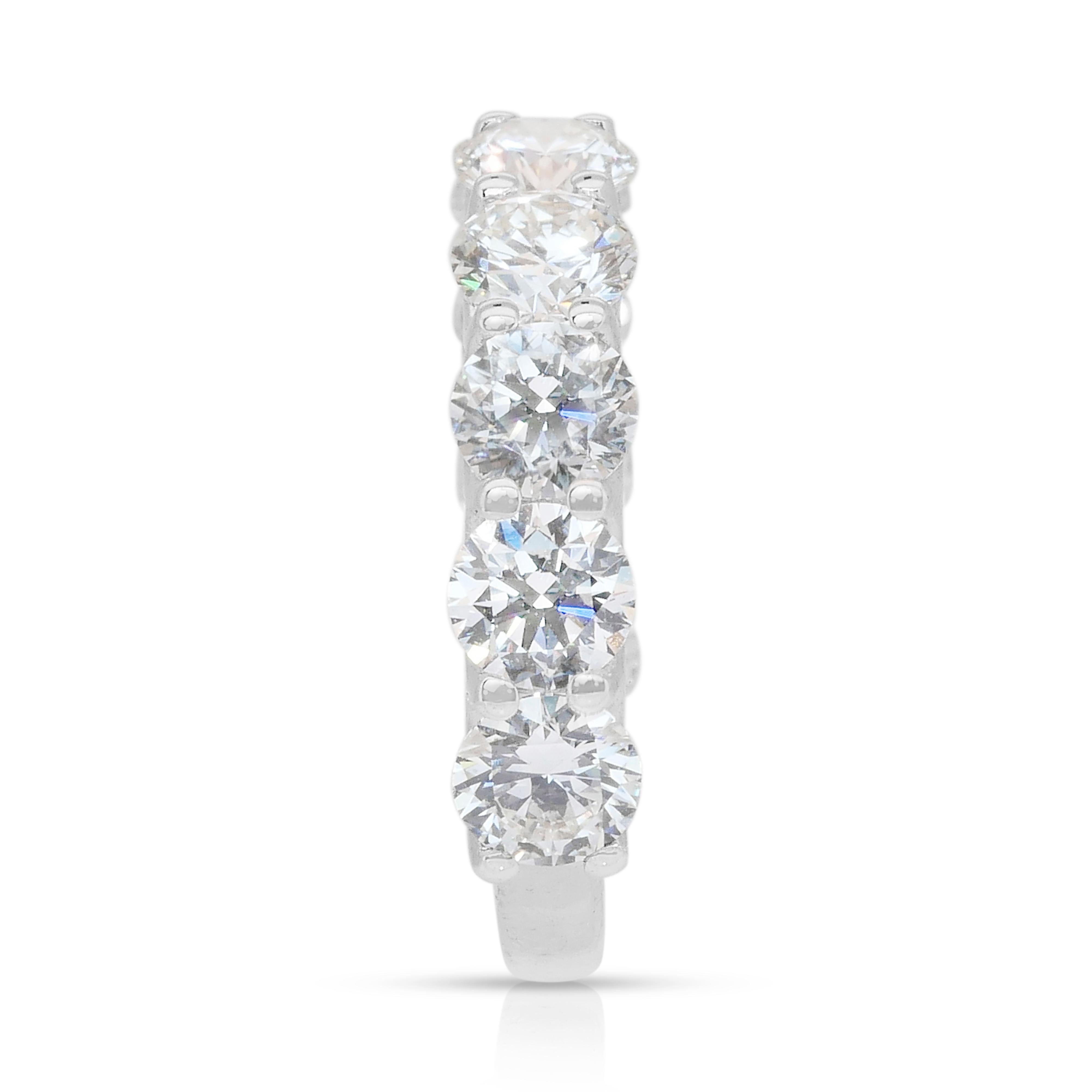 Bague classique en or blanc 18k avec 4.11ct de diamants - Certifiée IGI en vente 2