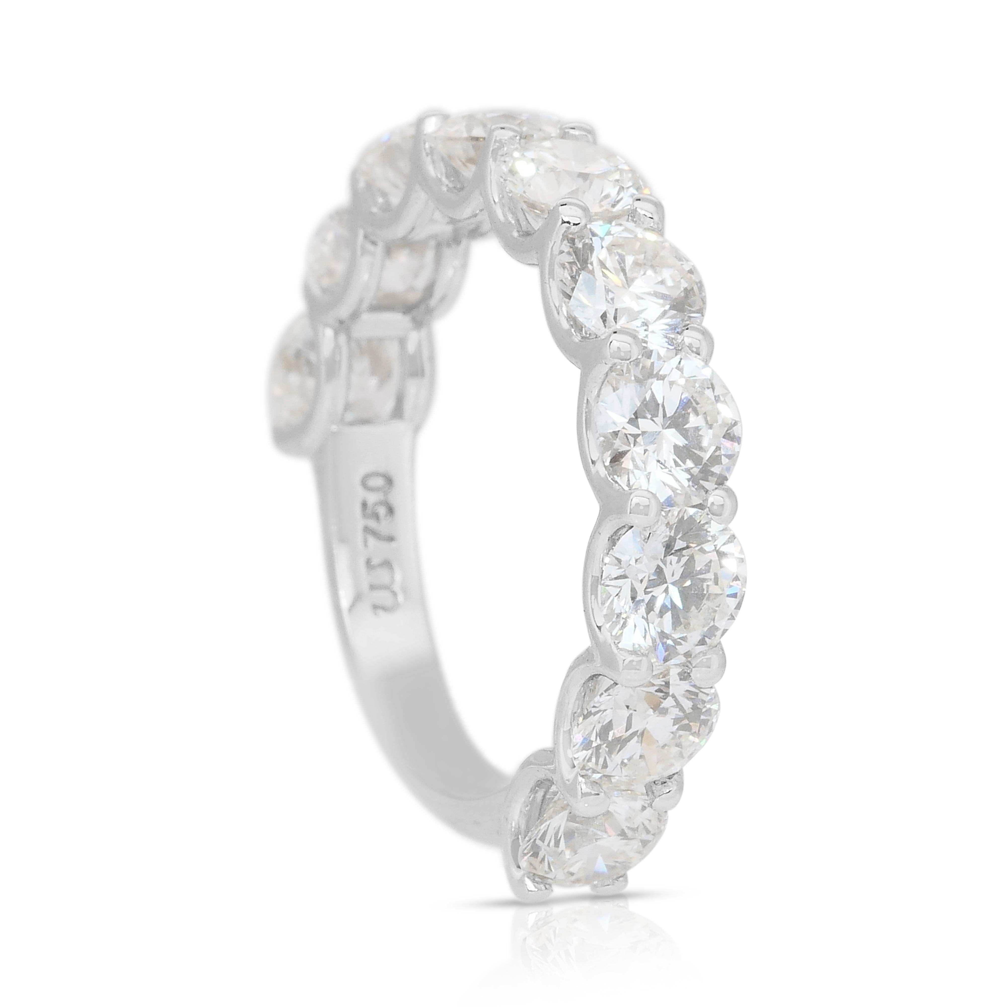 Bague classique en or blanc 18k avec 4.11ct de diamants - Certifiée IGI en vente 3