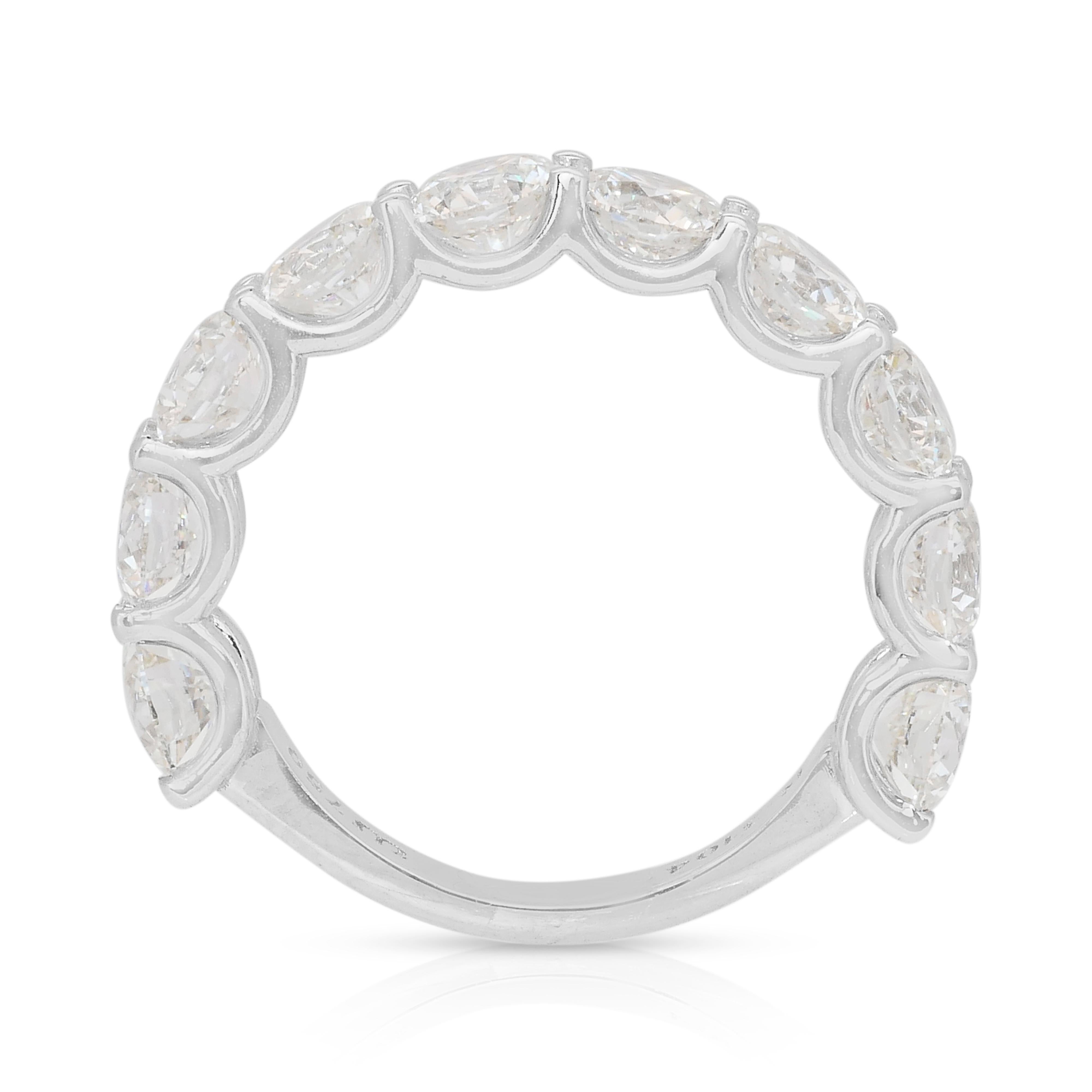 Bague classique en or blanc 18k avec 4.11ct de diamants - Certifiée IGI en vente 4