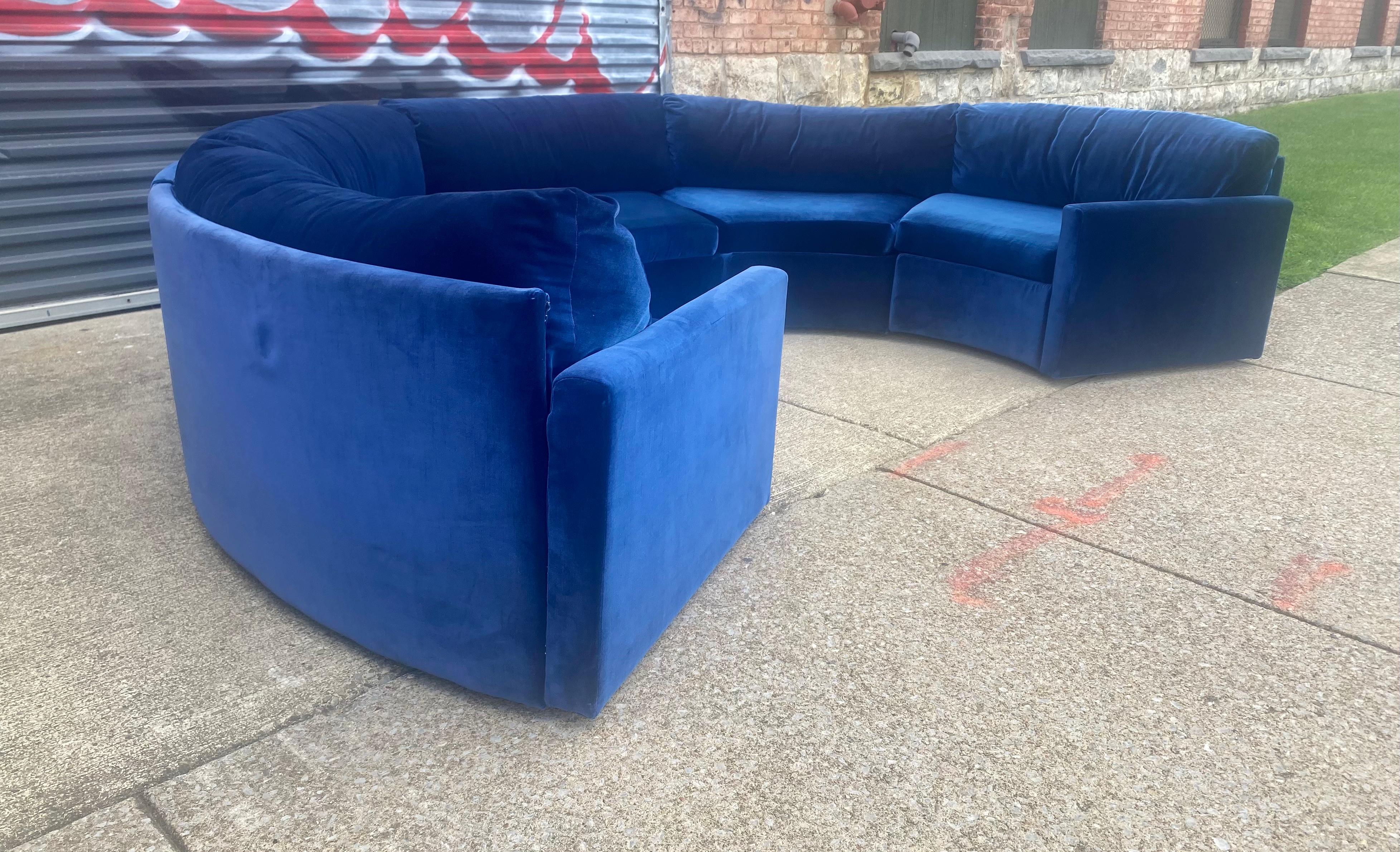 Stunning, classic 5-piece curved sectional sofa by Comfort Design Inc attributed to Milo Baughman,, Wonderful original condition,, Extremely comfortable,,,Hand delivery avail to New York City or anywhere en route from Buffalo NY.
