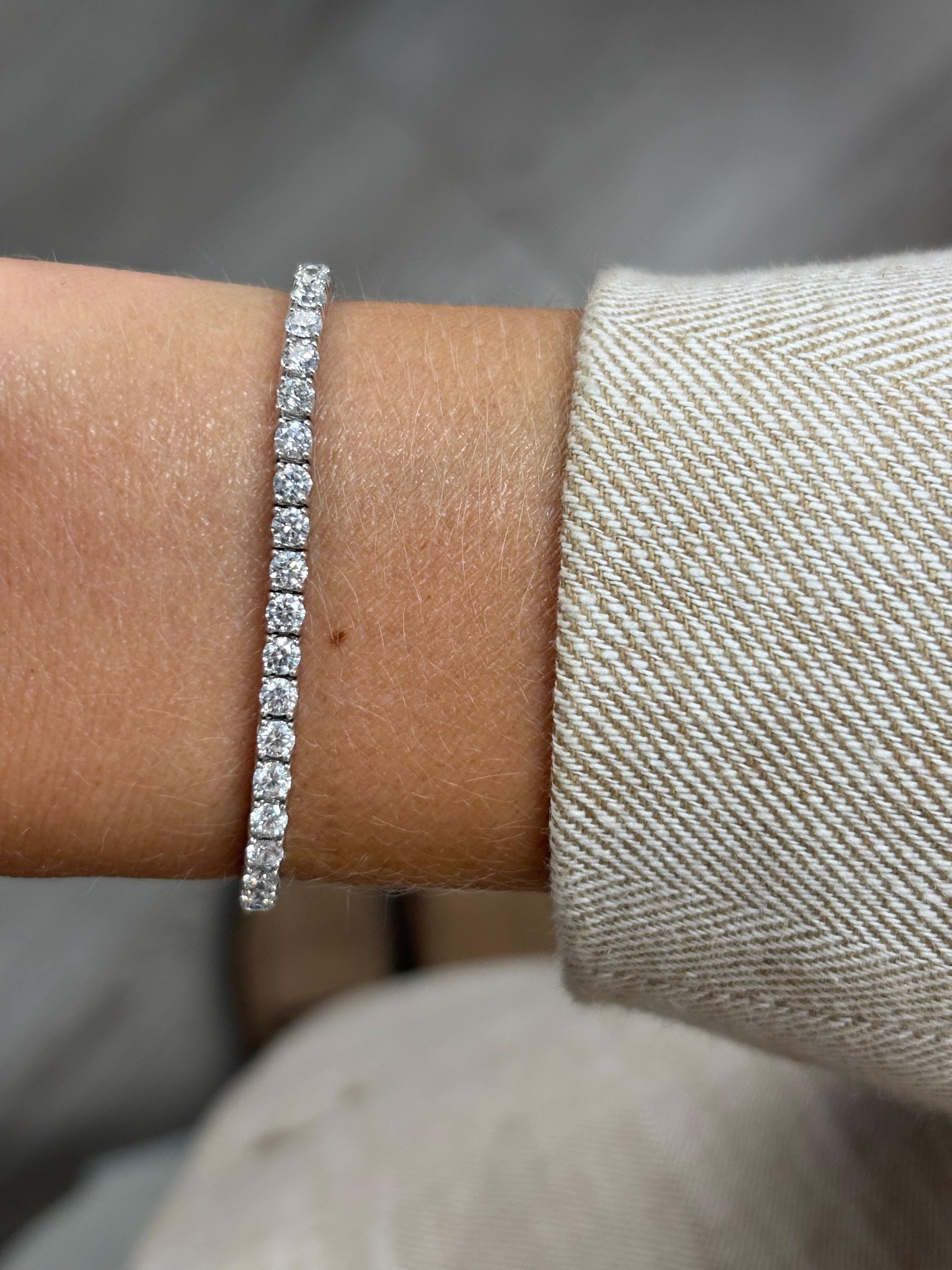 Donna Bracciale tennis classico a quattro punte da 5,00 carati in oro giallo 18 carati con diamanti naturali in vendita