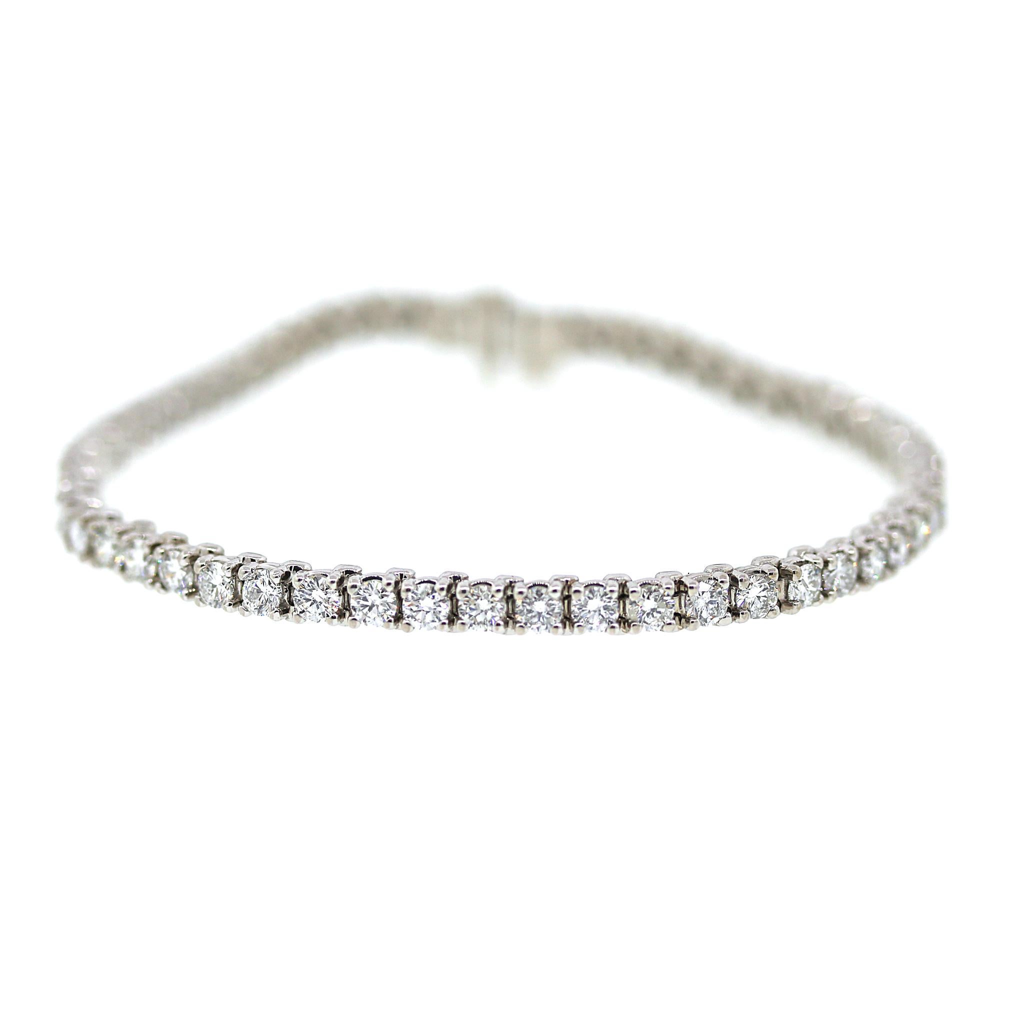 Women's Classic 5.80 carat Diamond Tennis Bracelet