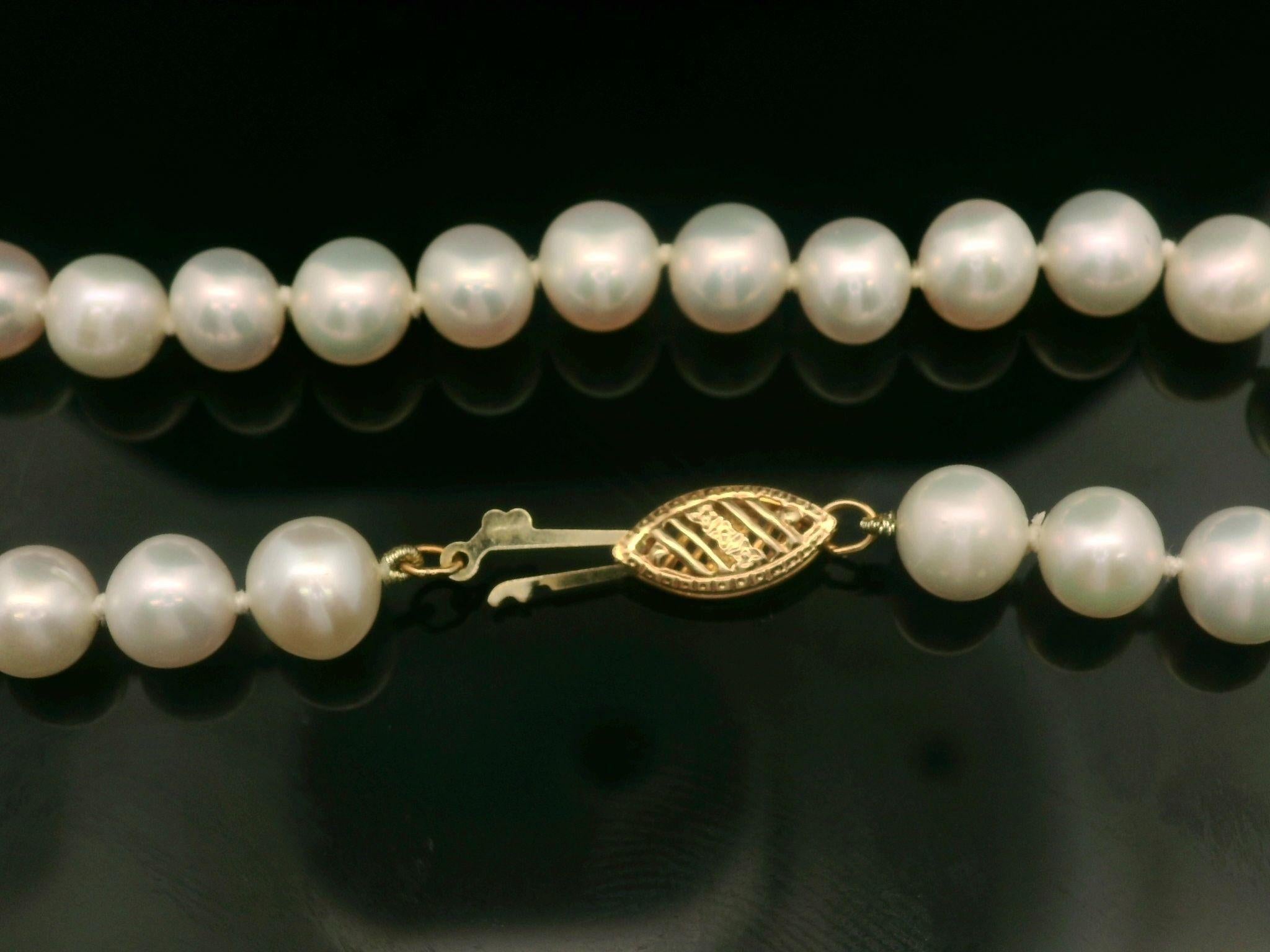 Round Cut Classic 6-7mm Cultured Pearl Strand Bracelet w/ 14k Yellow Gold Hook Push Clasp For Sale