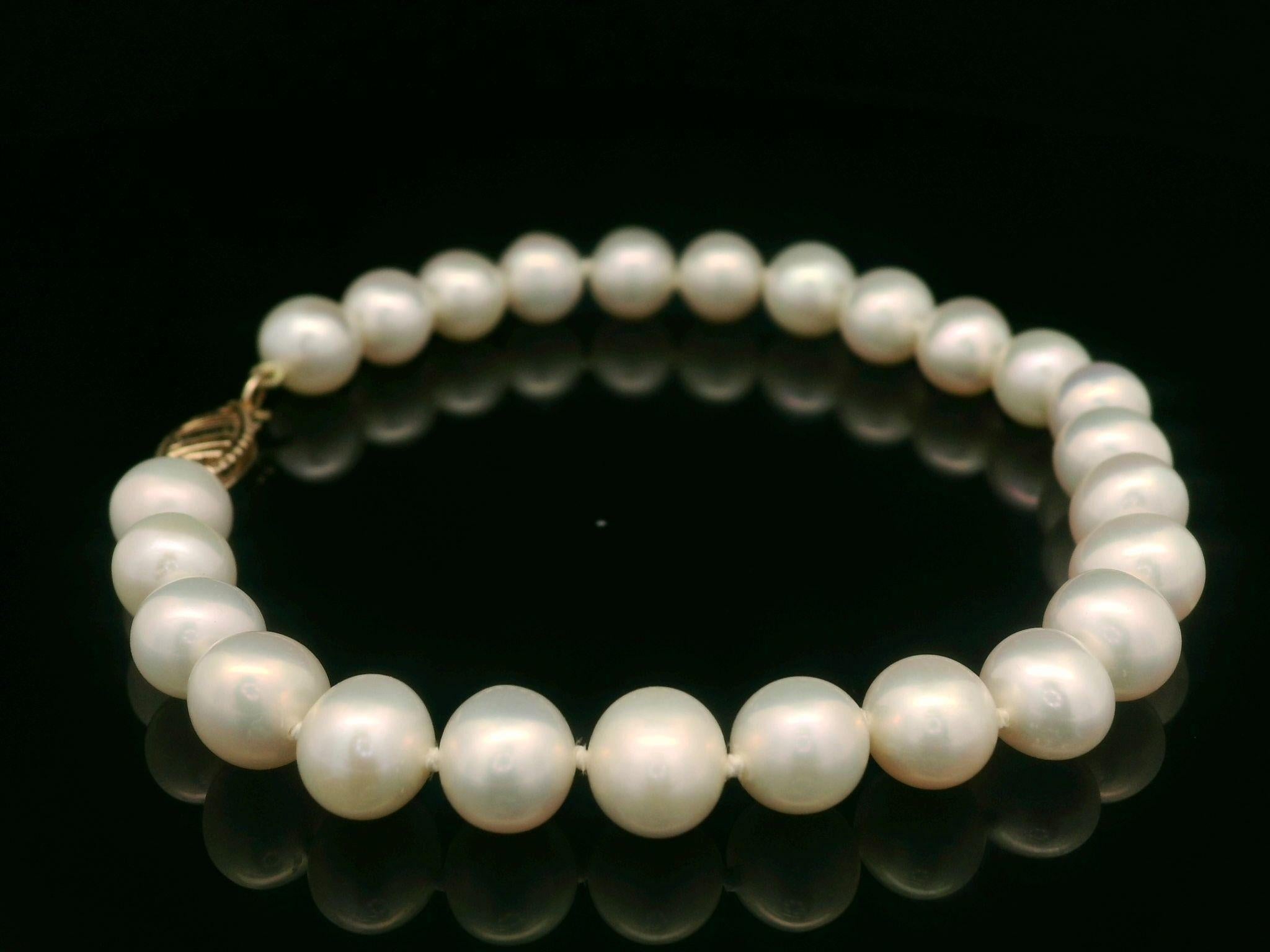 Women's Classic 6-7mm Cultured Pearl Strand Bracelet w/ 14k Yellow Gold Hook Push Clasp For Sale