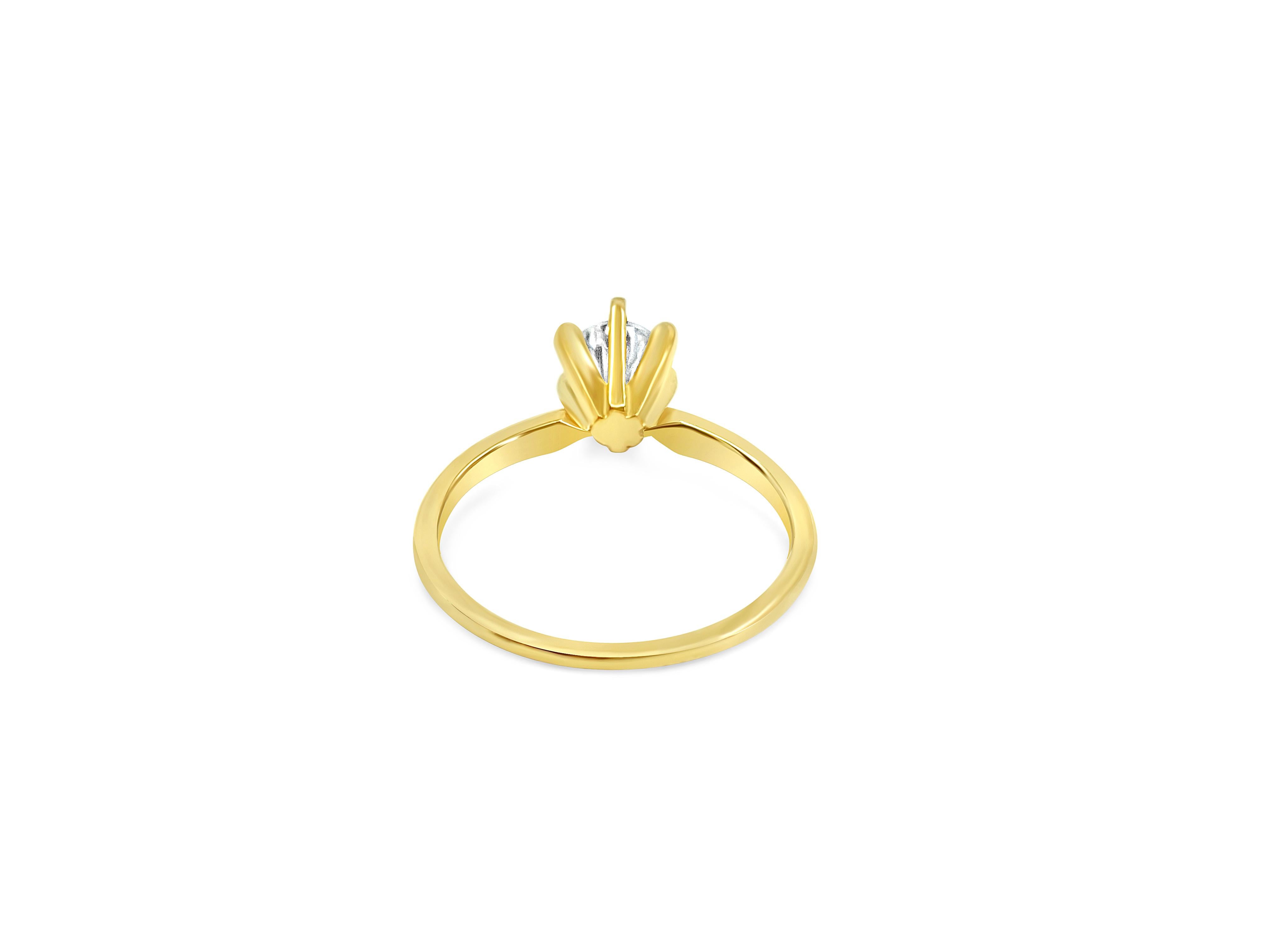 Dieser elegante Solitär-Verlobungsring aus 14-karätigem Gelbgold ist mit einem funkelnden 0,70-Karat-Diamanten mit VS-Reinheit und F-Farbe besetzt. Der aus der Erde geförderte Diamant strahlt eine natürliche Schönheit und Brillanz aus, die ihn zu