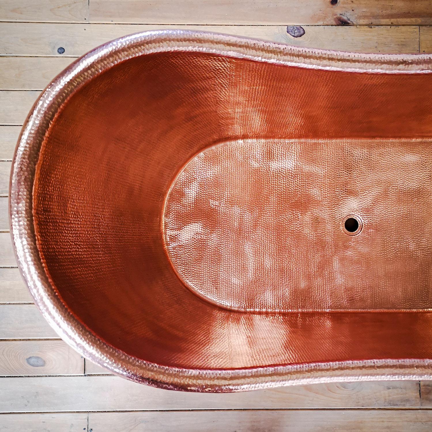 Add a turn of the century charm to your bathroom. Our artisan-crafted Classica is a visual delight for any lover of vintage aesthetics.  This sturdy freestanding tub is made of hand-hammered copper, skillfully crafted by our coppersmiths. Designed