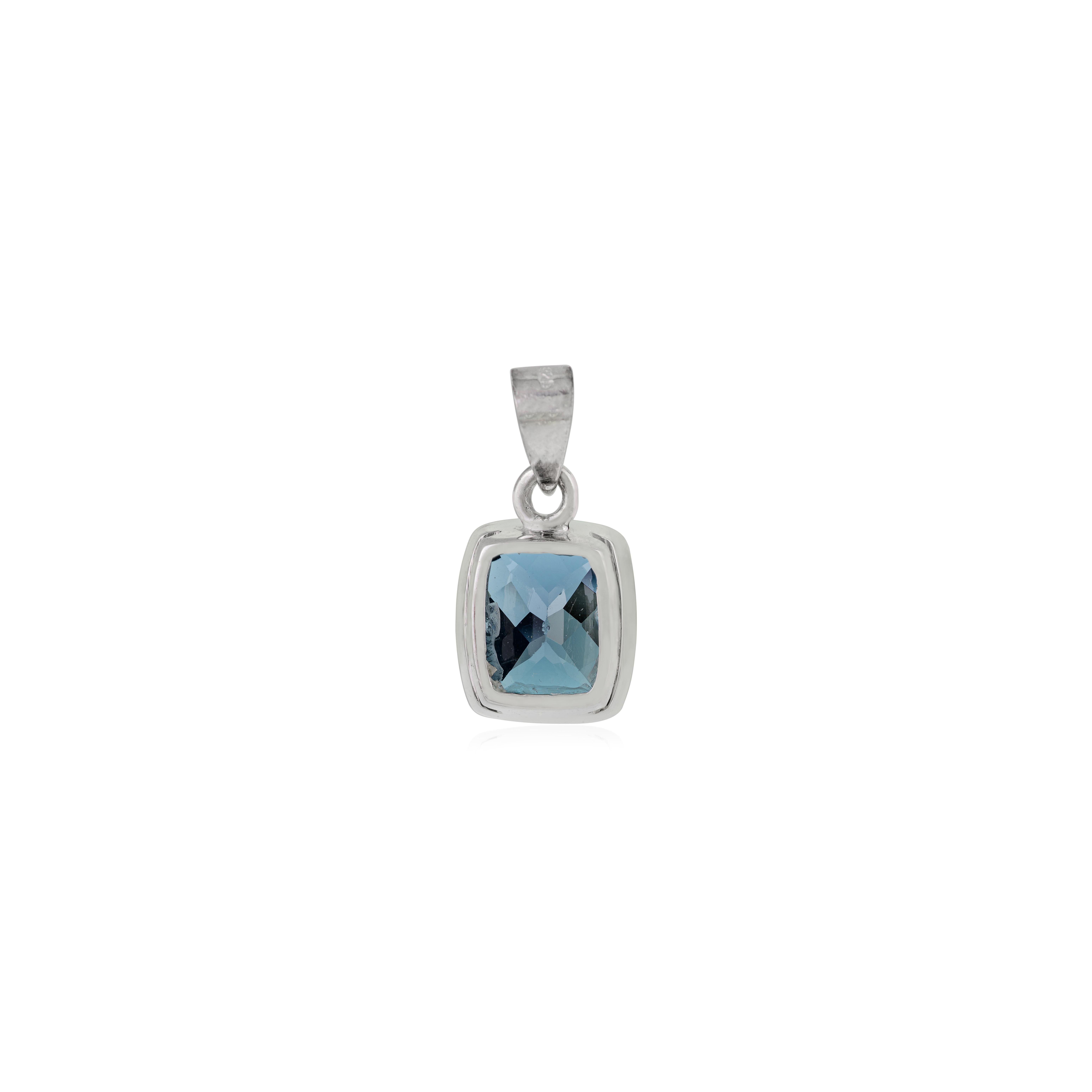 Klassische 925 Sterling Silber Anhänger in 6,5 Karat natürlichen Londoner Blautopas für Sie (Zeitgenössisch) im Angebot