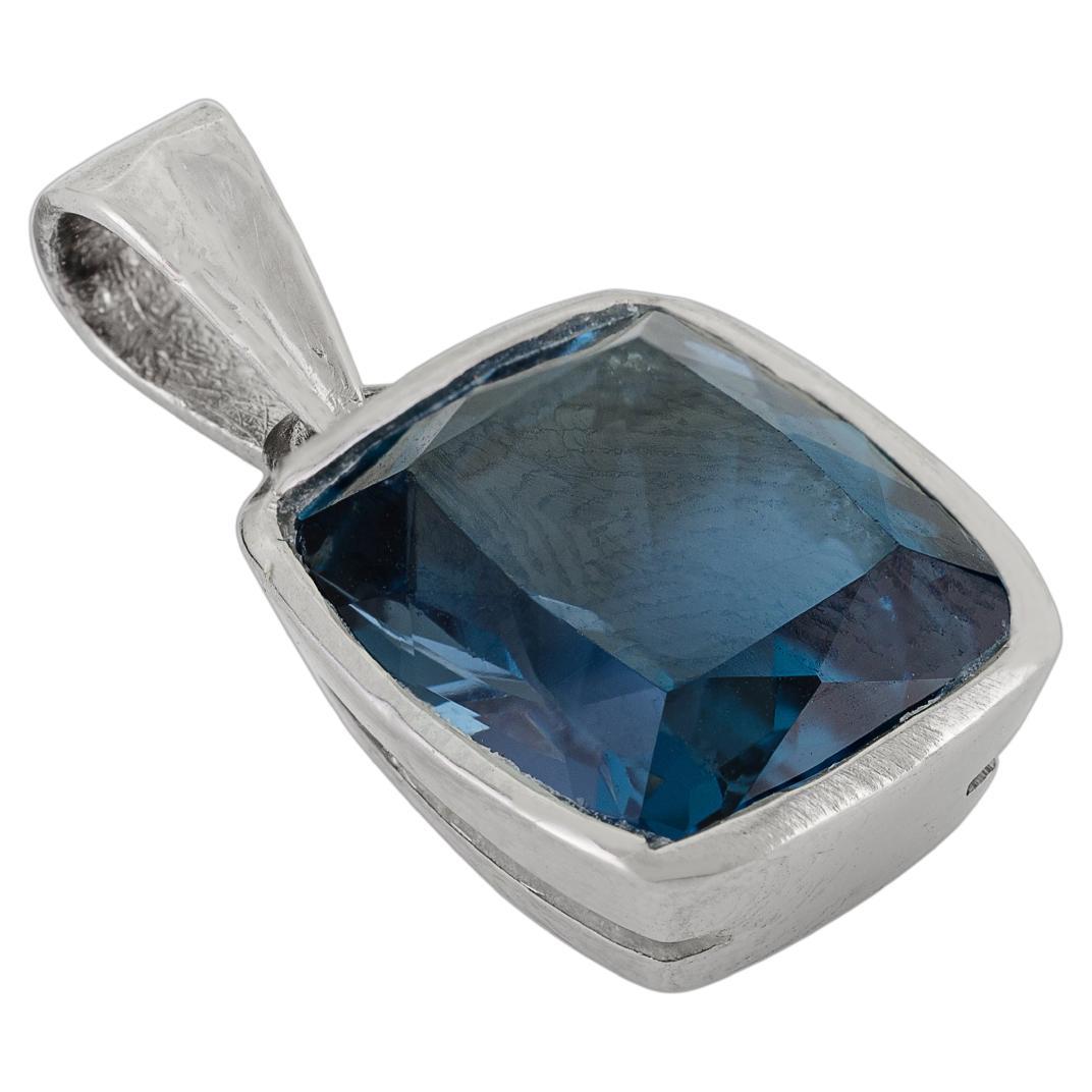 Klassische 925 Sterling Silber Anhänger in 6,5 Karat natürlichen Londoner Blautopas für Sie im Angebot