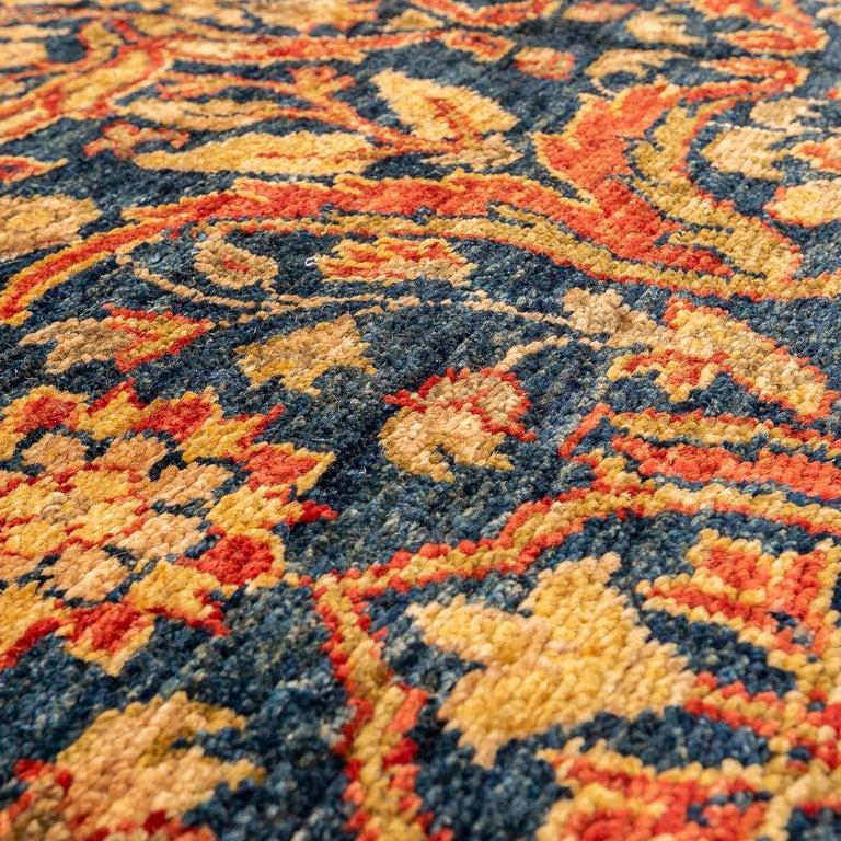 XXIe siècle et contemporain Tapis classique Agra, palmettes et fleurs entrelacées, couleurs bleu, rouge et beige en vente