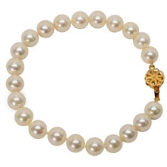 Classic Akoya Pearl Bracelet with Decorative Gold Clasp