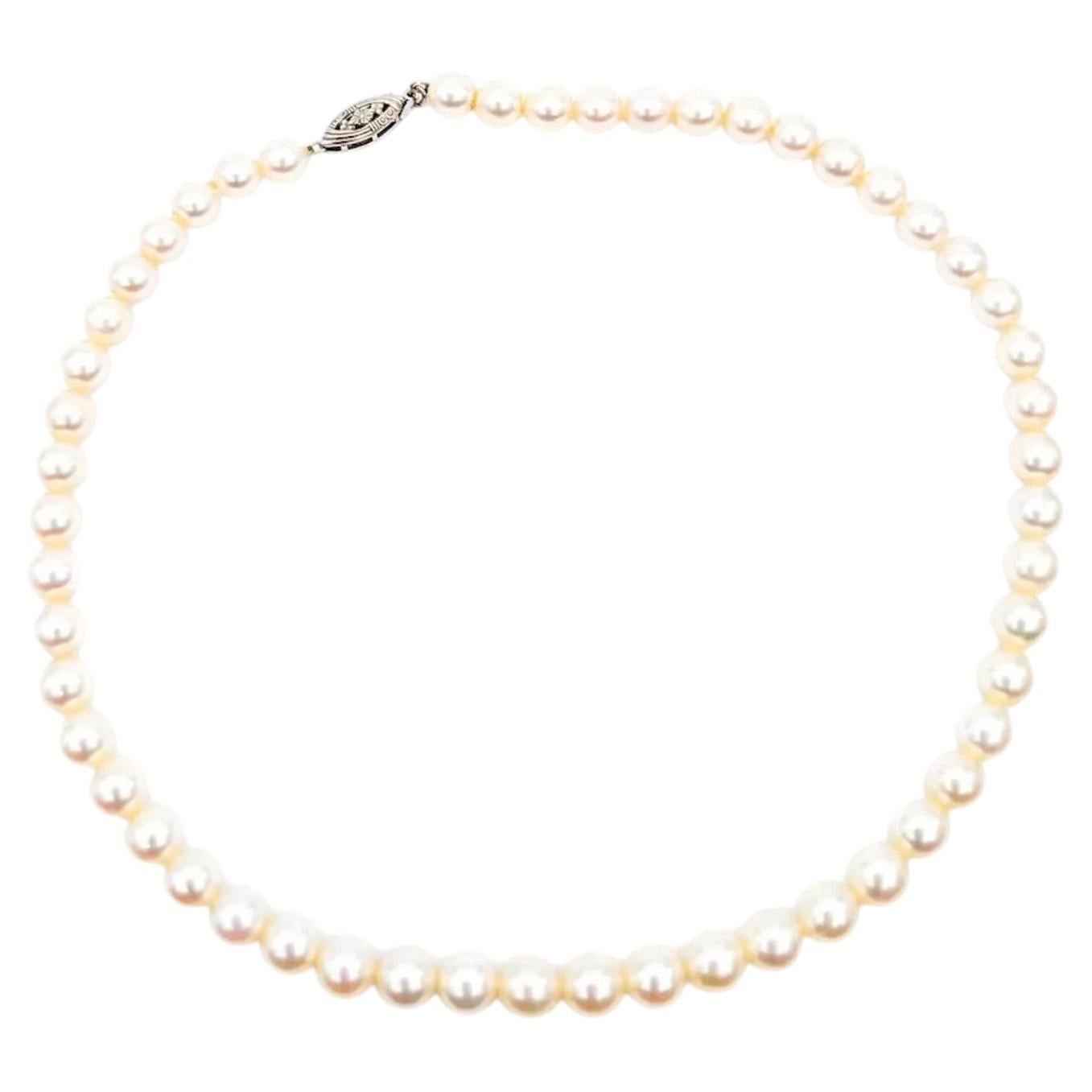 Collar Clásico de Perlas Akoya en Oro Blanco de 14k en venta