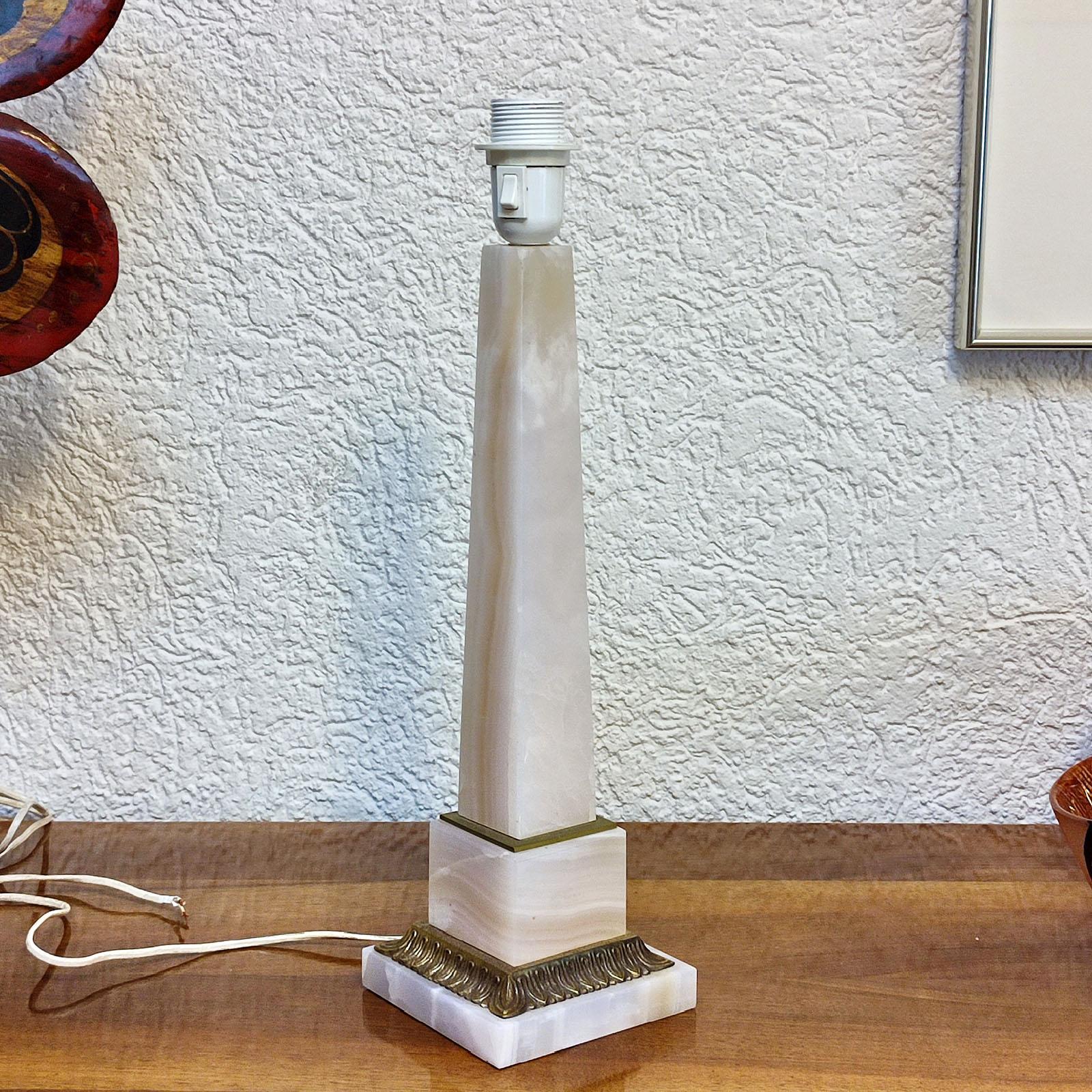 European Classic Alabaster and Bronze Obelisk Table Lamp, Italy For Sale