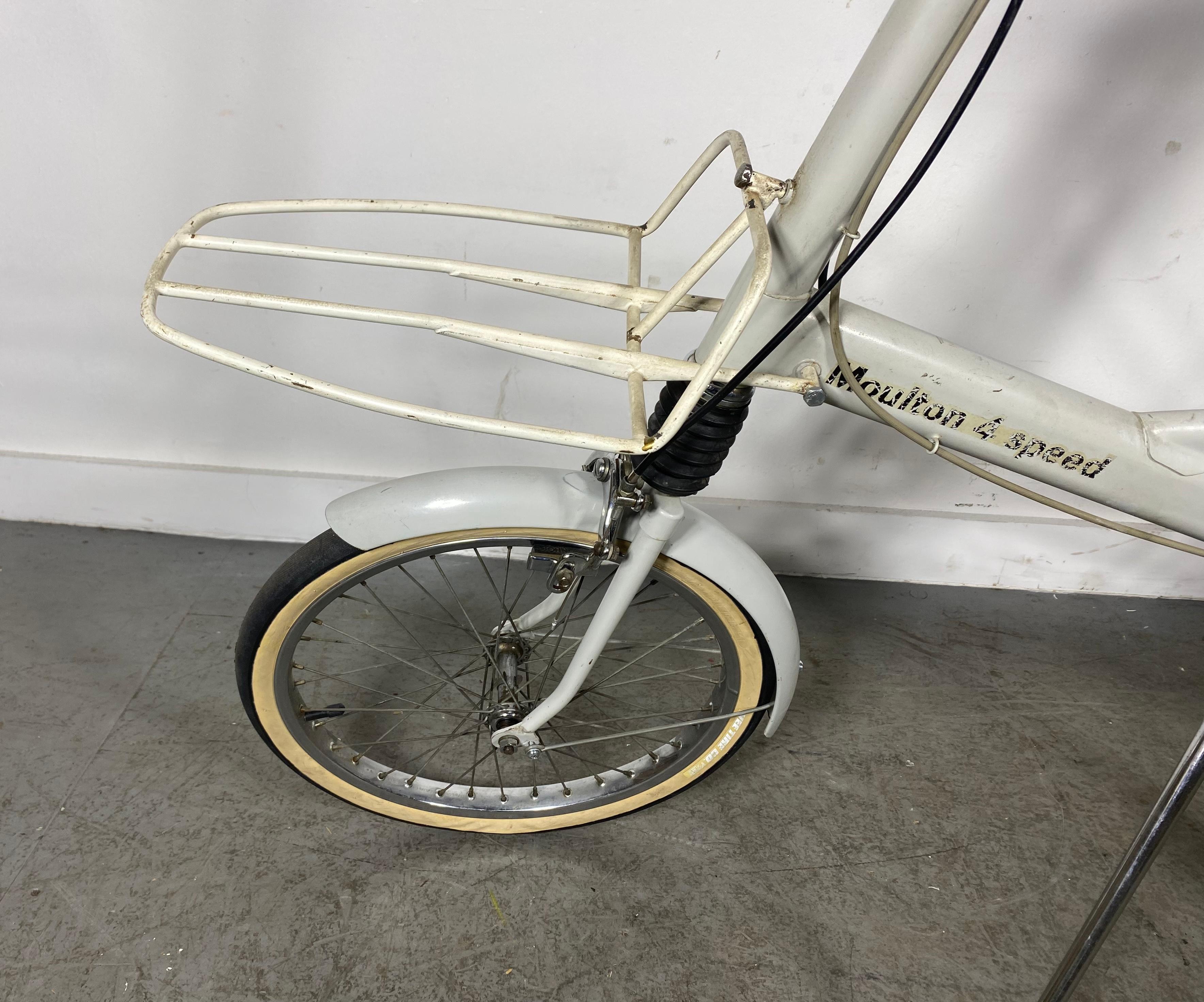 Classic Alex Moulton 4-speed Bicycle, modernist design.. Amazing design,, All original,, Nice condition,,great riding bike,, probably can use a good tune up..