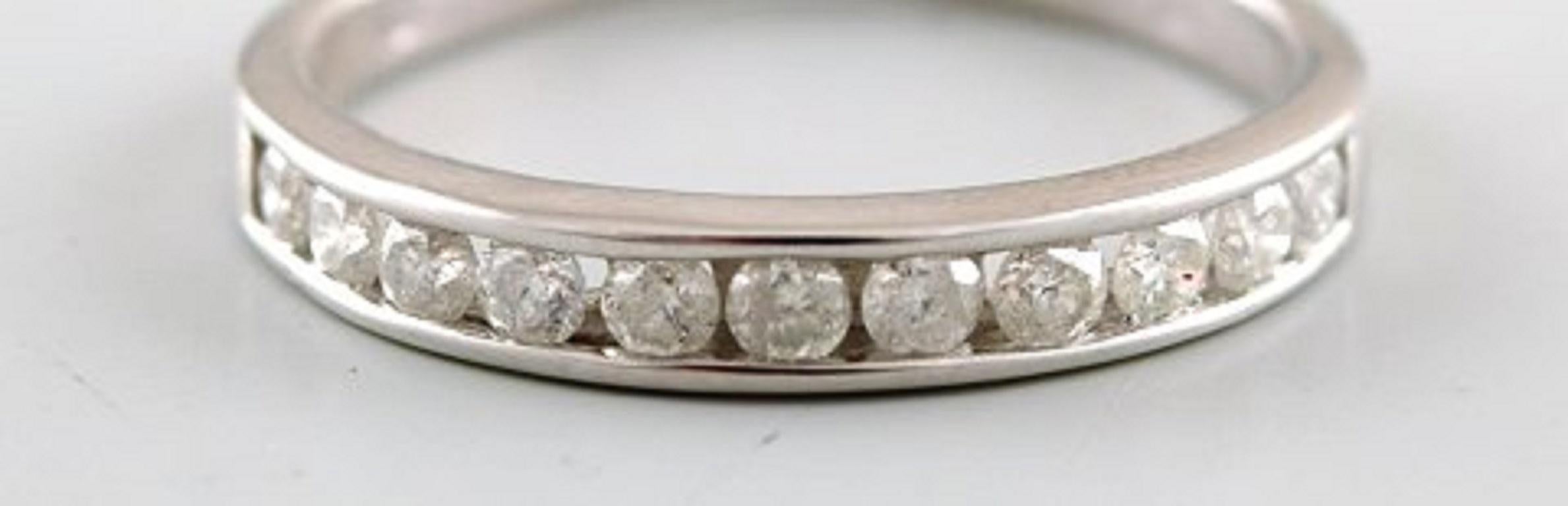 Classic Alliance Ring in 10 Carat White Gold with Numerous Diamonds In Excellent Condition For Sale In bronshoj, DK