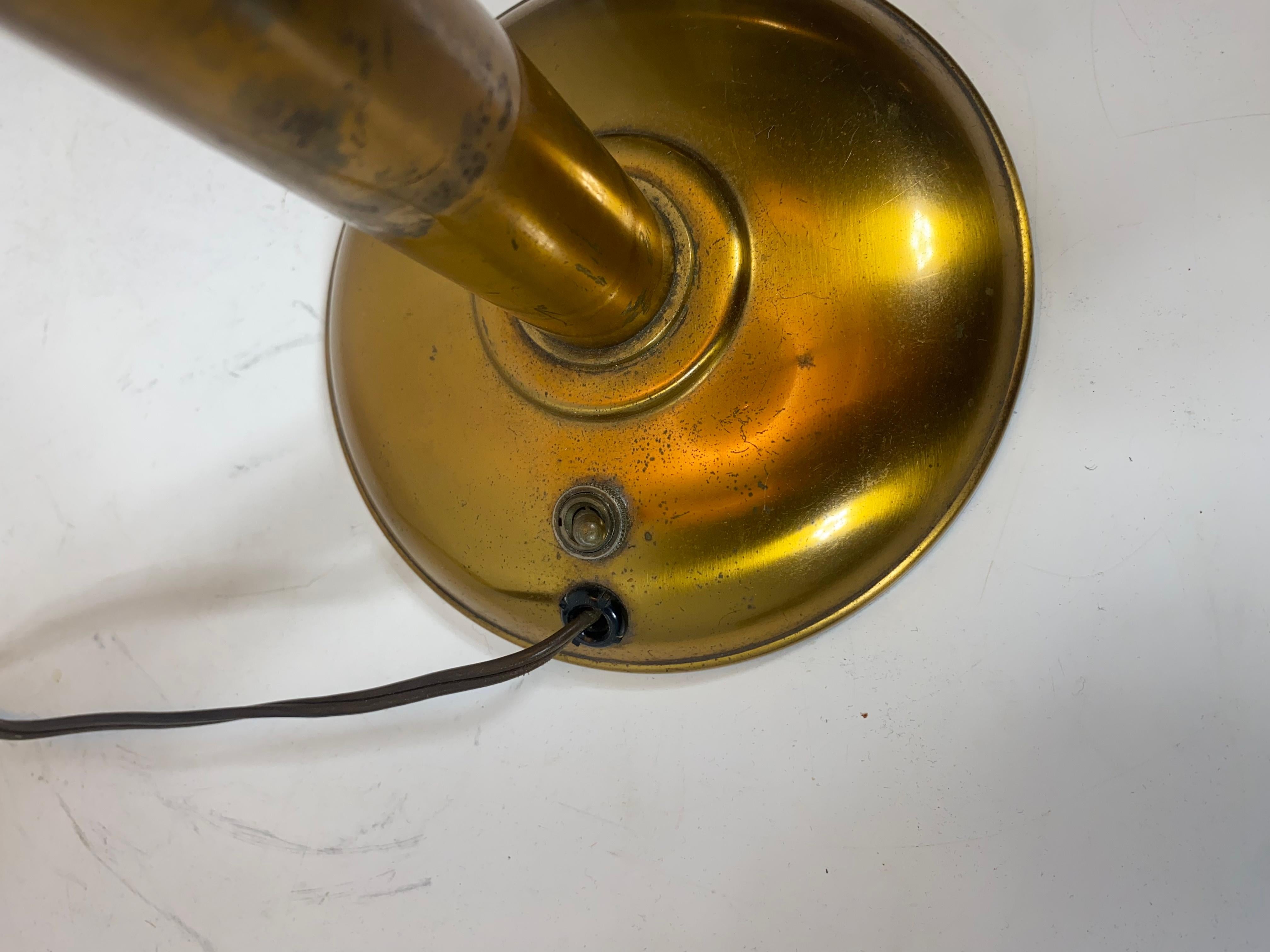 Classic American Art Deco, Faries Desk / Task Lamp, circa 1930s Bon état - En vente à Buffalo, NY