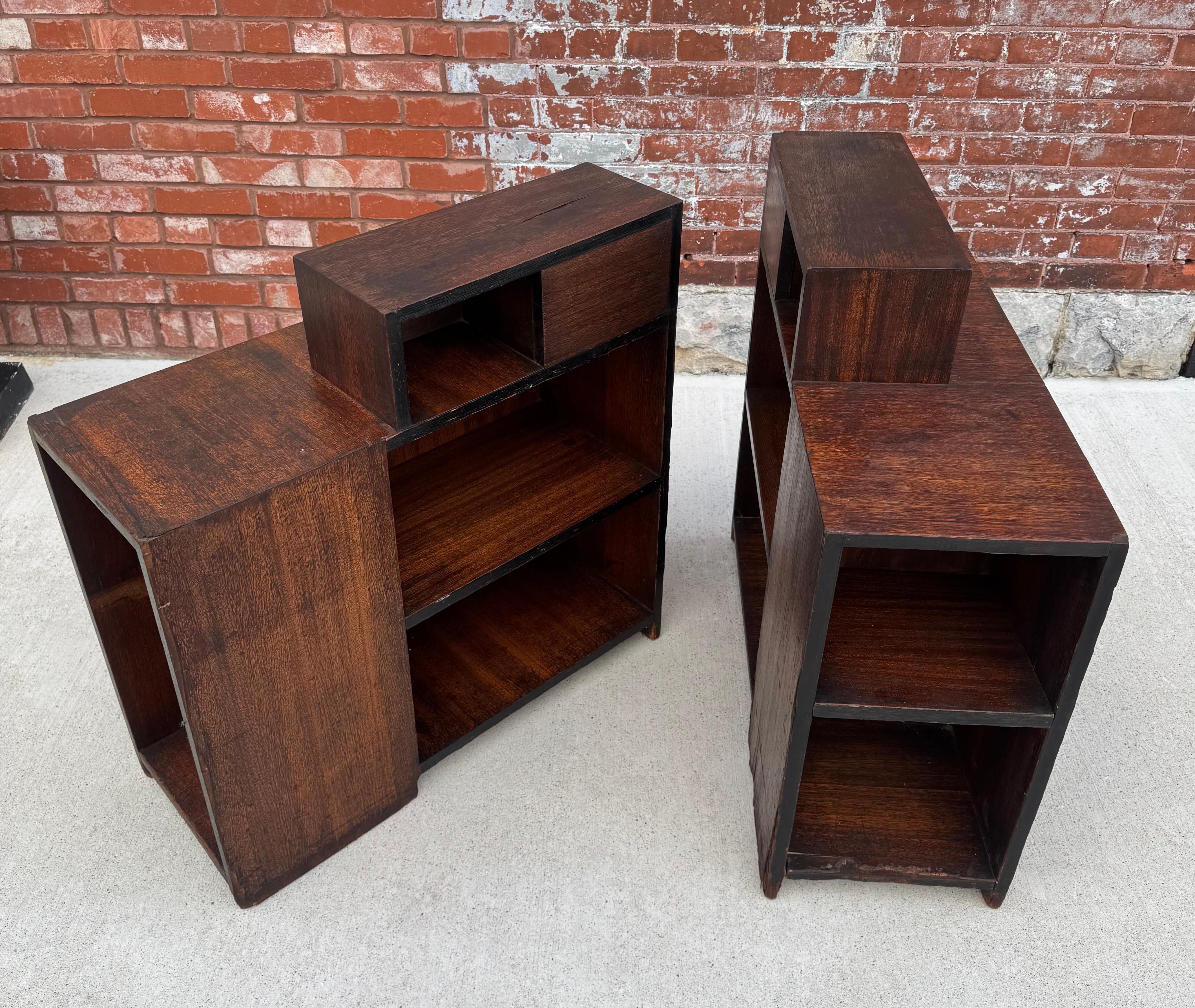 Américain Tables de chevet classiques américaines Art déco style Paul Frankl en vente