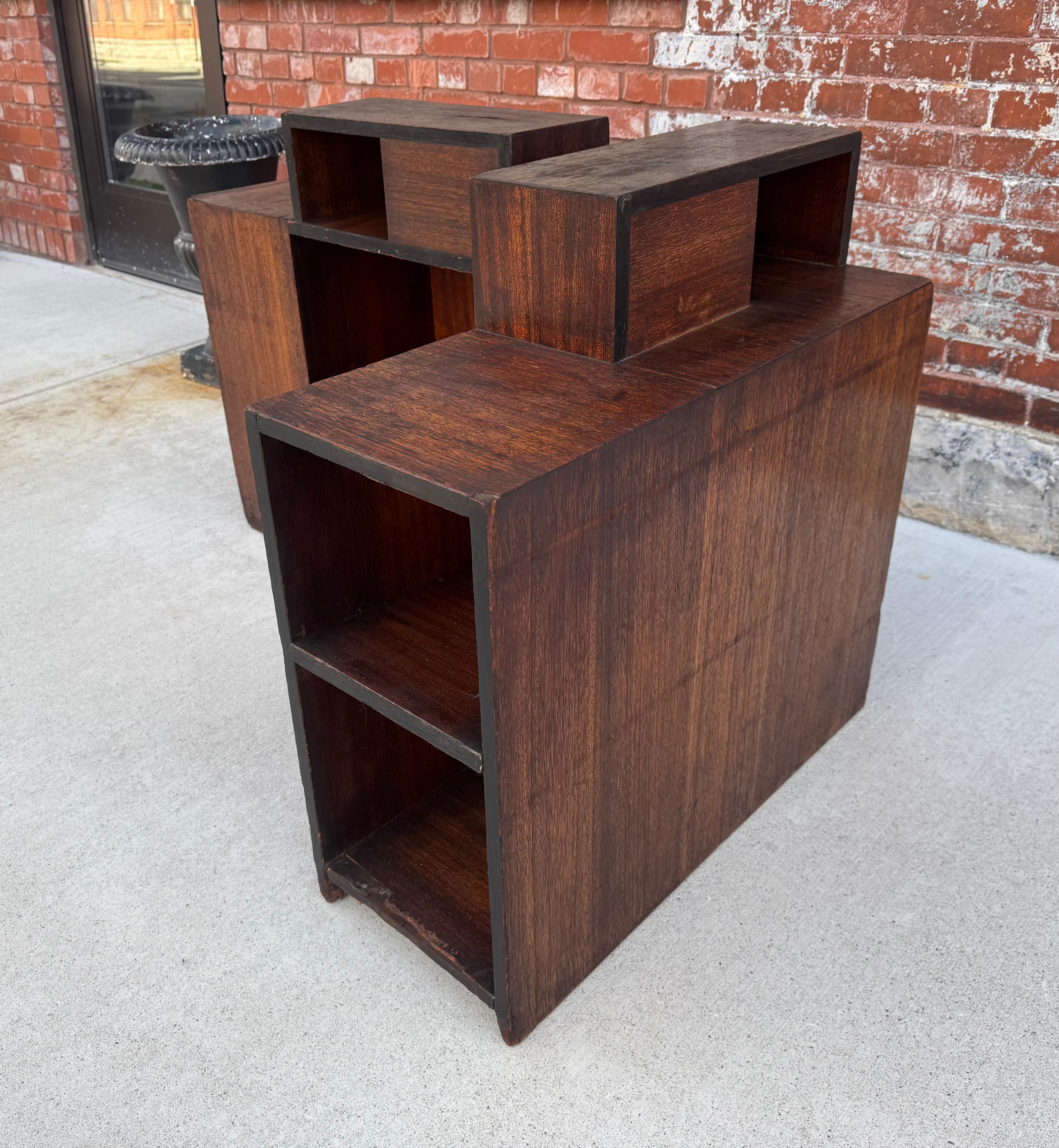 Laqué Tables de chevet classiques américaines Art déco style Paul Frankl en vente