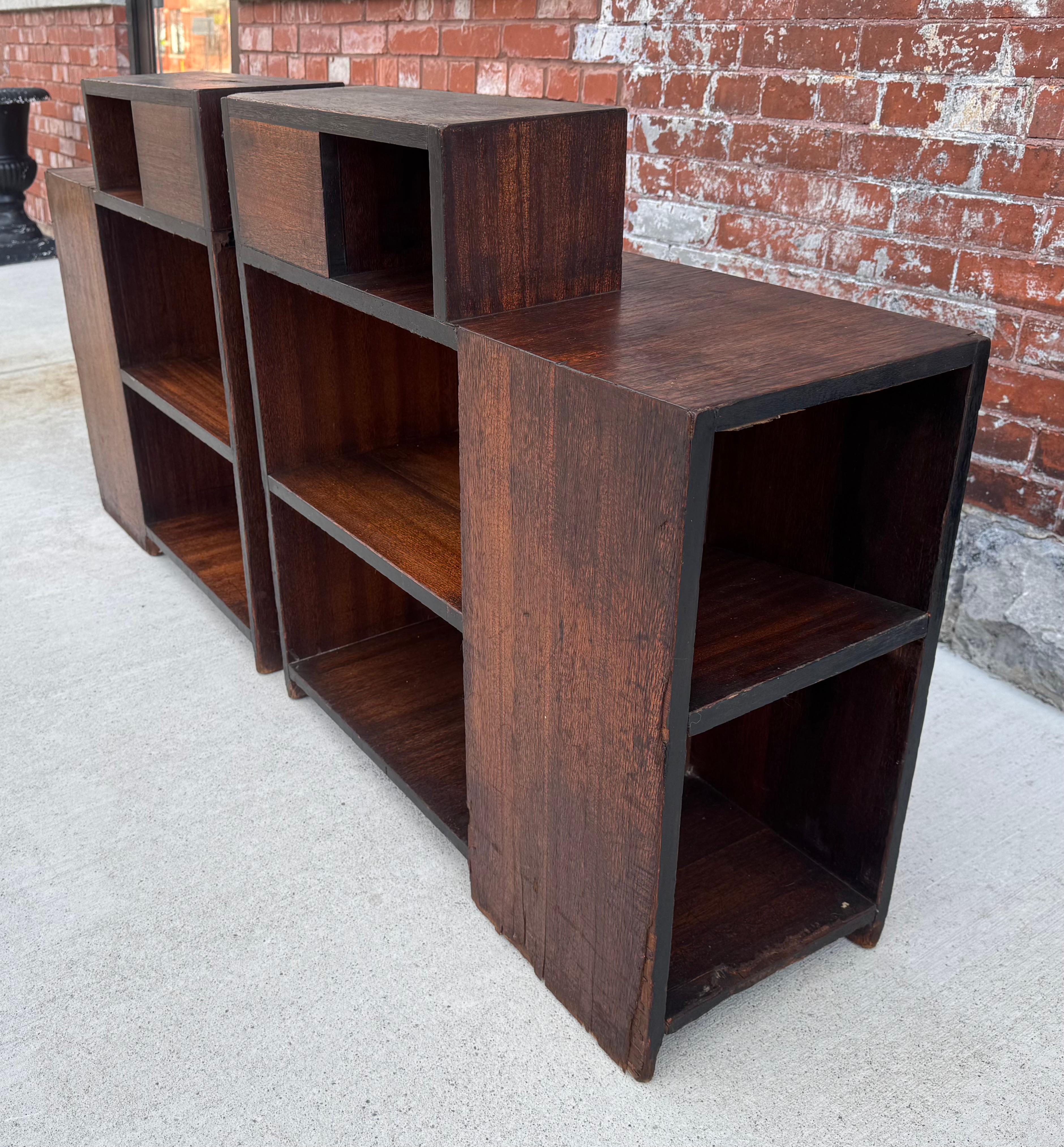 Début du 20ème siècle Tables de chevet classiques américaines Art déco style Paul Frankl en vente