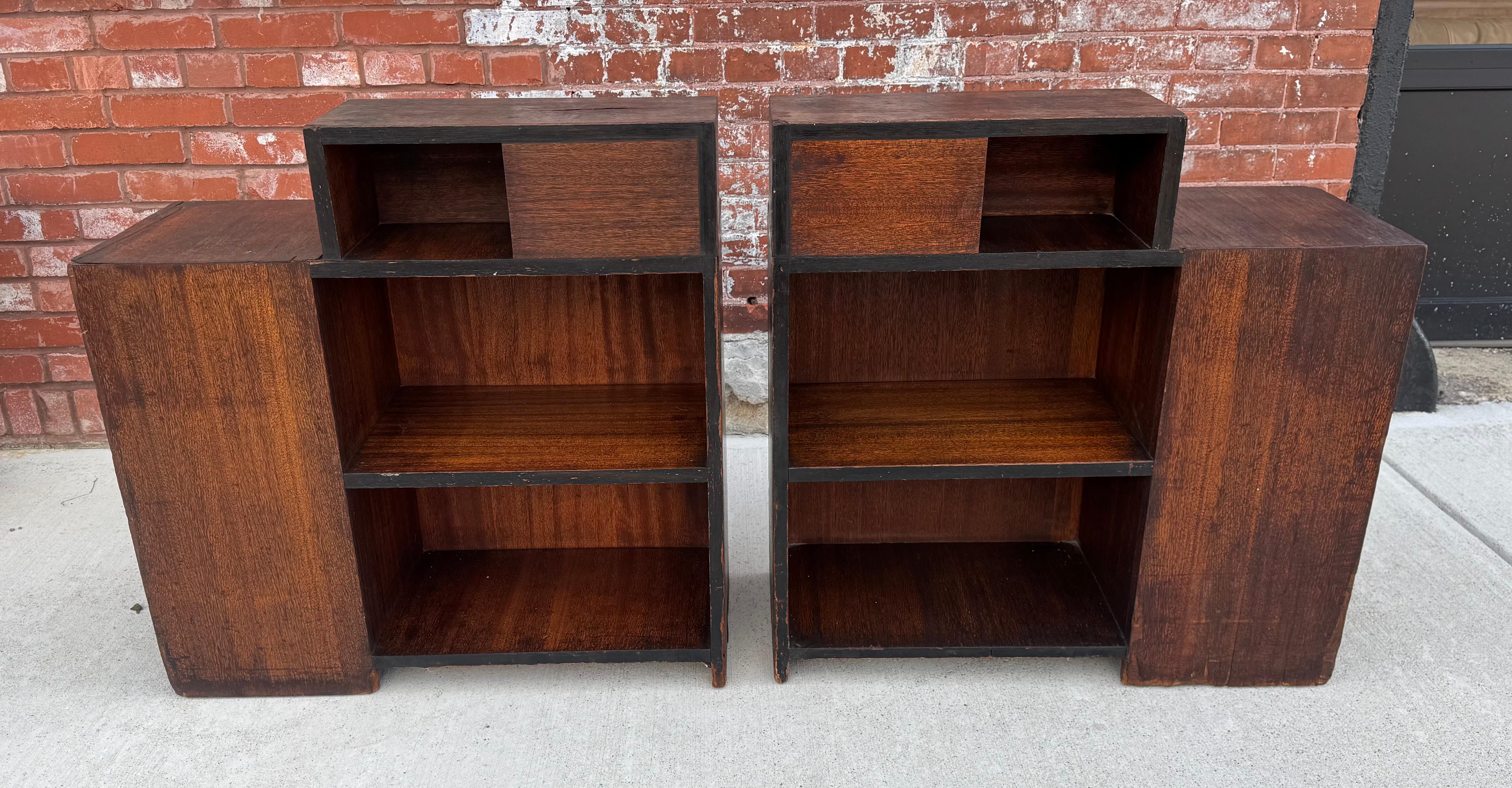 Bois Tables de chevet classiques américaines Art déco style Paul Frankl en vente