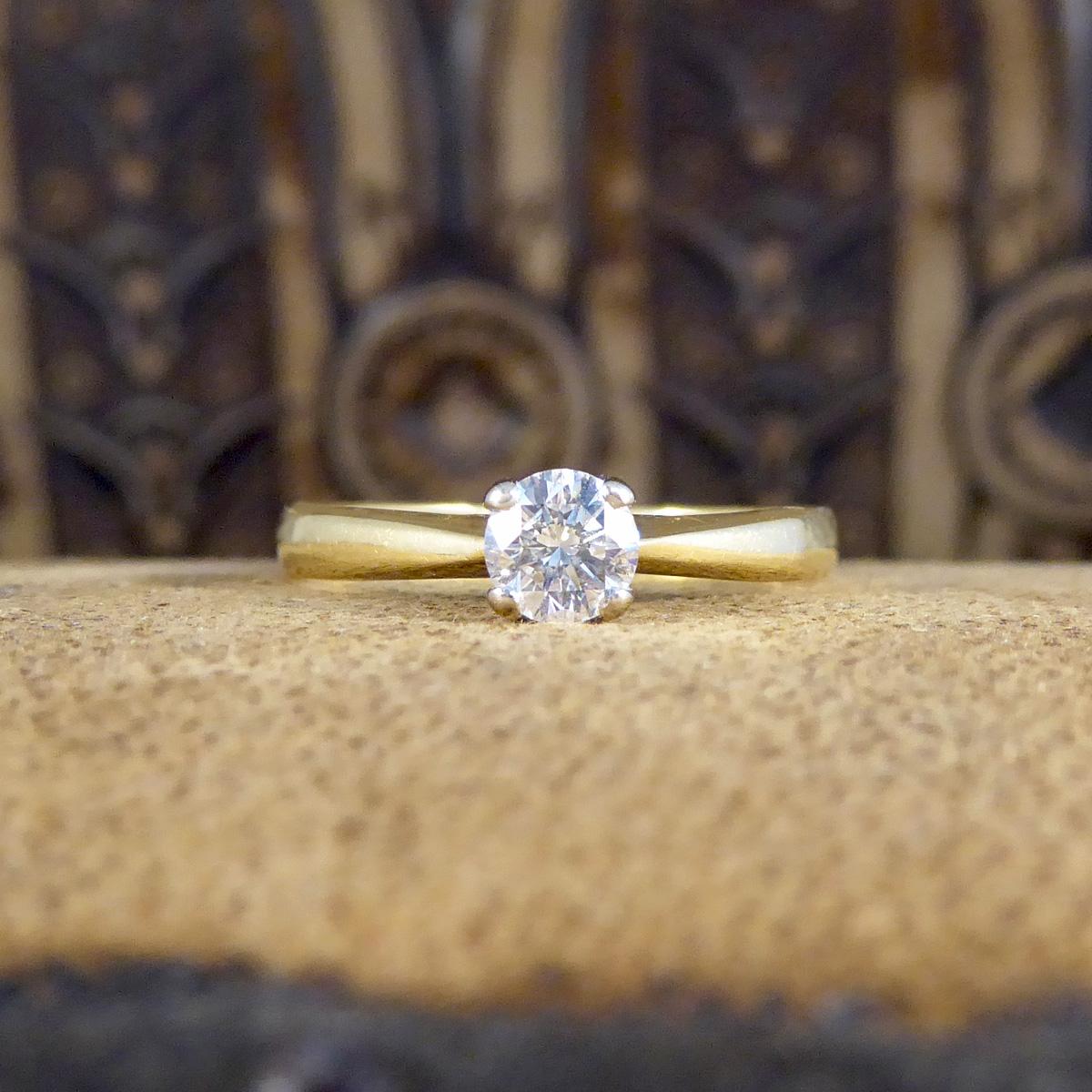 Brilliant Cut Classic and Dainty 0.25ct Diamond Solitaire Engagement Ring in 18ct Yellow Gold For Sale