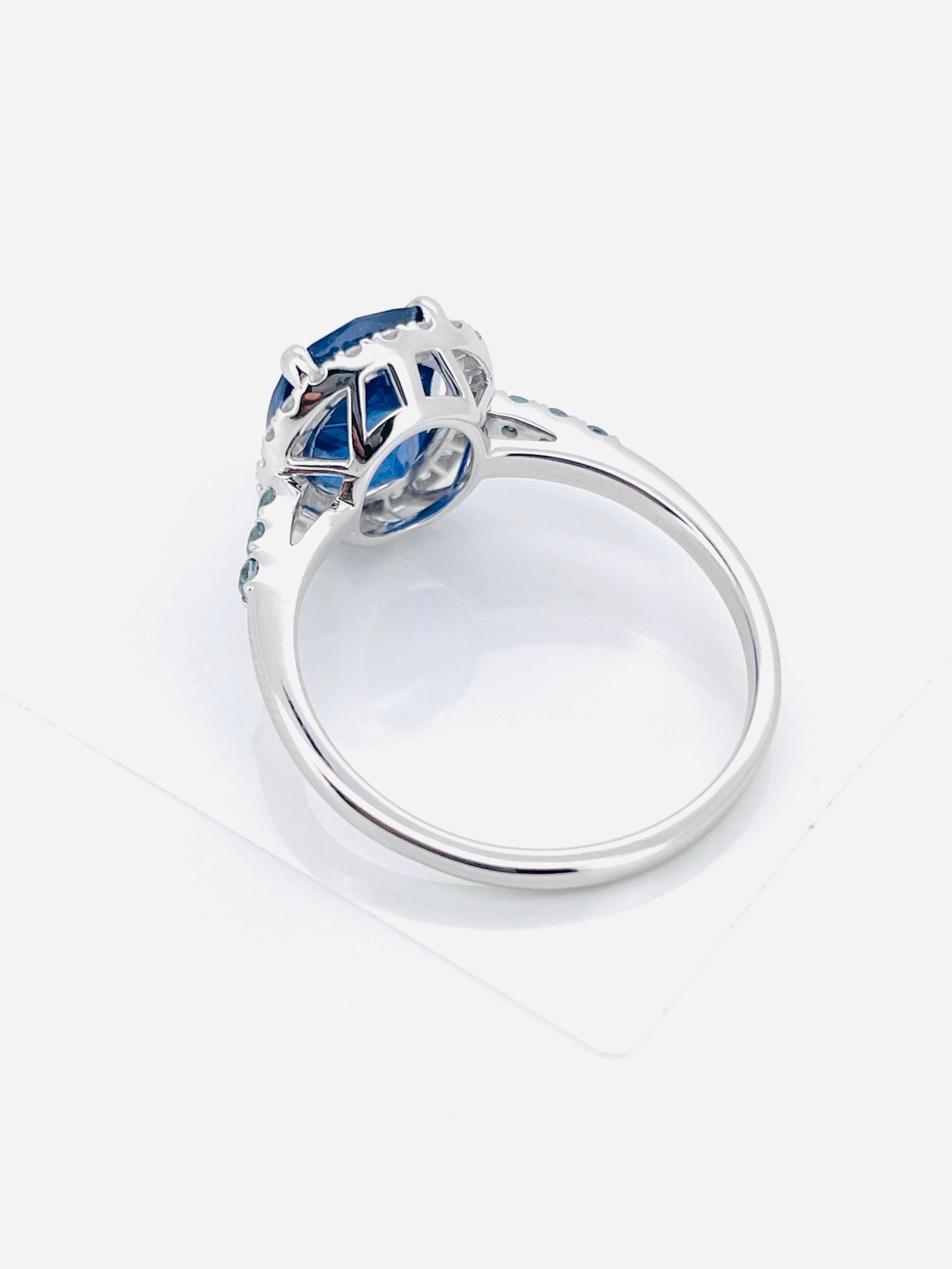 3.61 Ct Classic Royal blue Sapphire Ring with alexandrite and diamonds in vendita 7