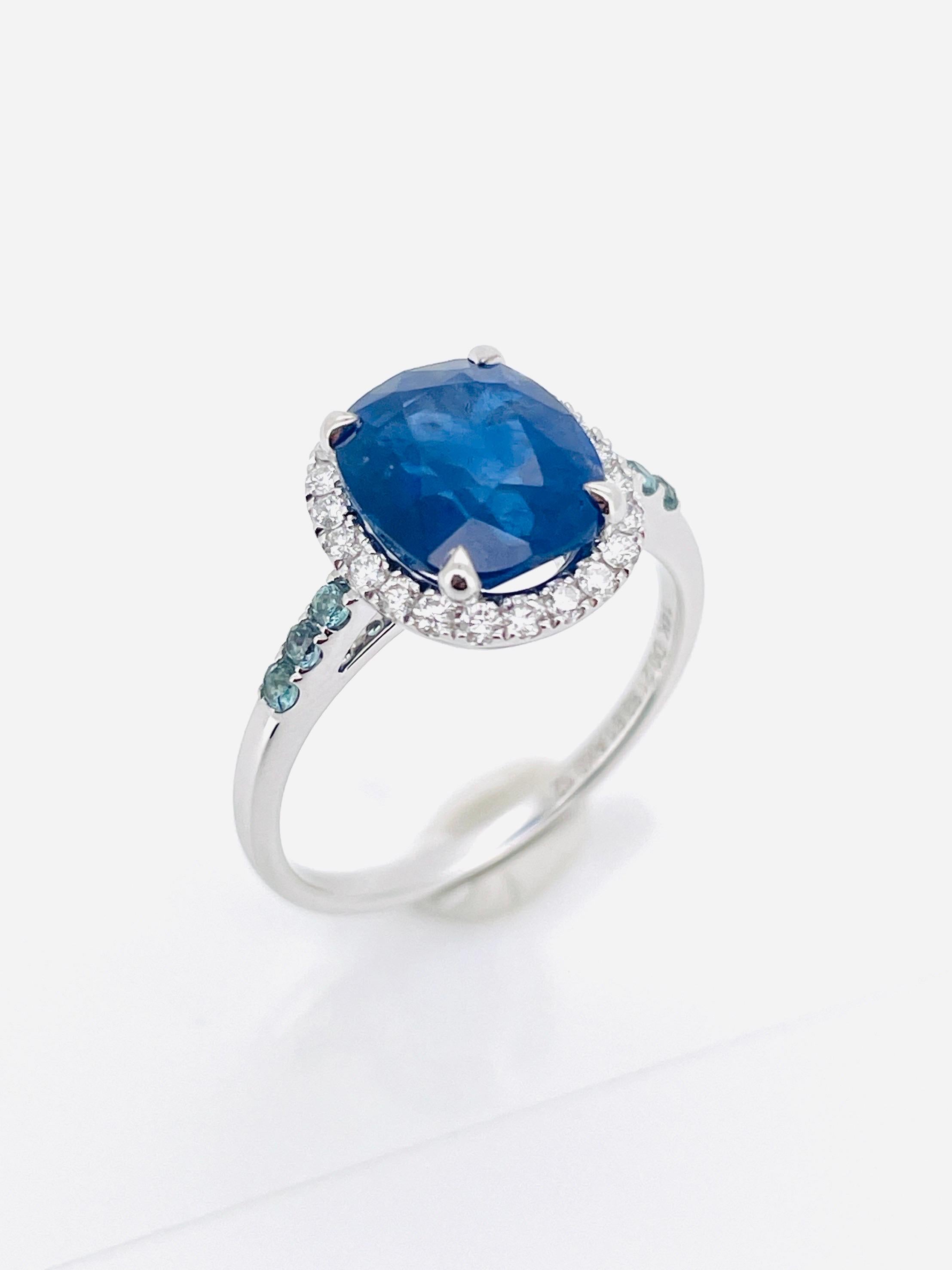 3.61 Ct Classic Royal blue Sapphire Ring with alexandrite and diamonds in vendita 8