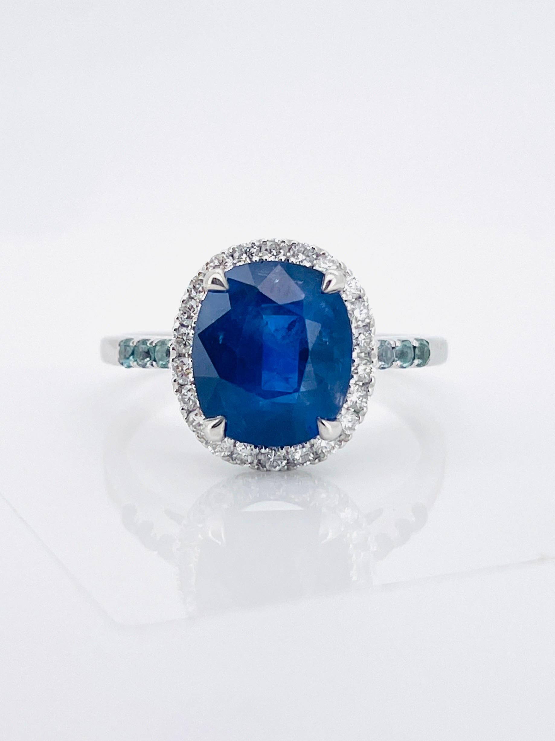 3.61 Ct Classic Royal blue Sapphire Ring with alexandrite and diamonds in vendita 10