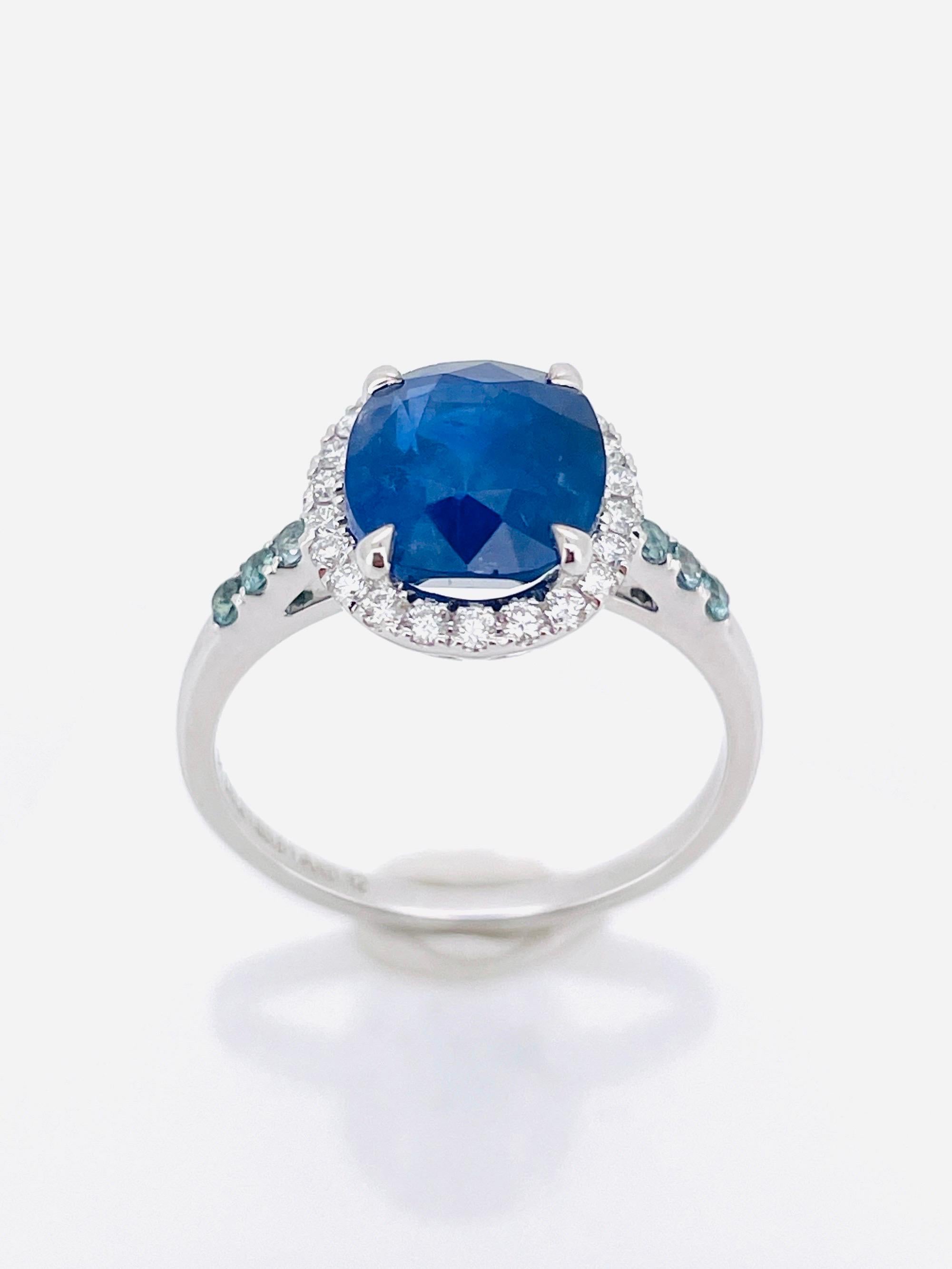 3.61 Ct Classic Royal blue Sapphire Ring with alexandrite and diamonds In condizioni Nuovo in vendita a bangkok, TH