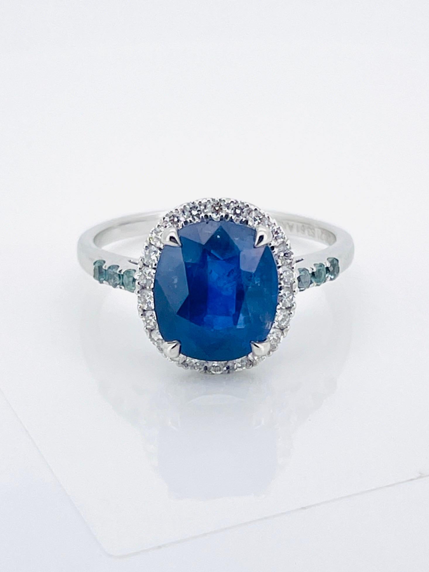 3.61 Ct Classic Royal blue Sapphire Ring with alexandrite and diamonds in vendita 1