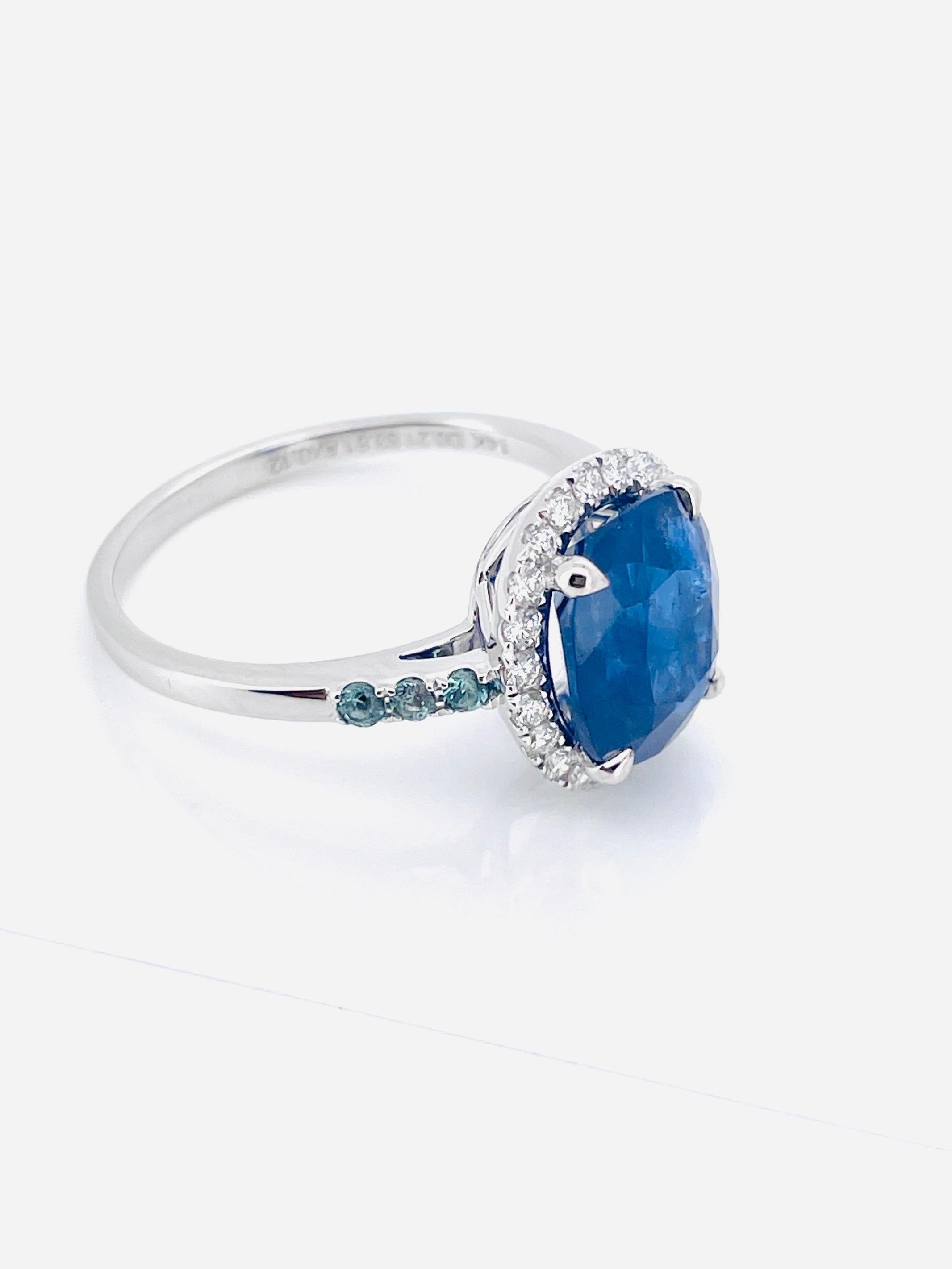 3.61 Ct Classic Royal blue Sapphire Ring with alexandrite and diamonds in vendita 3