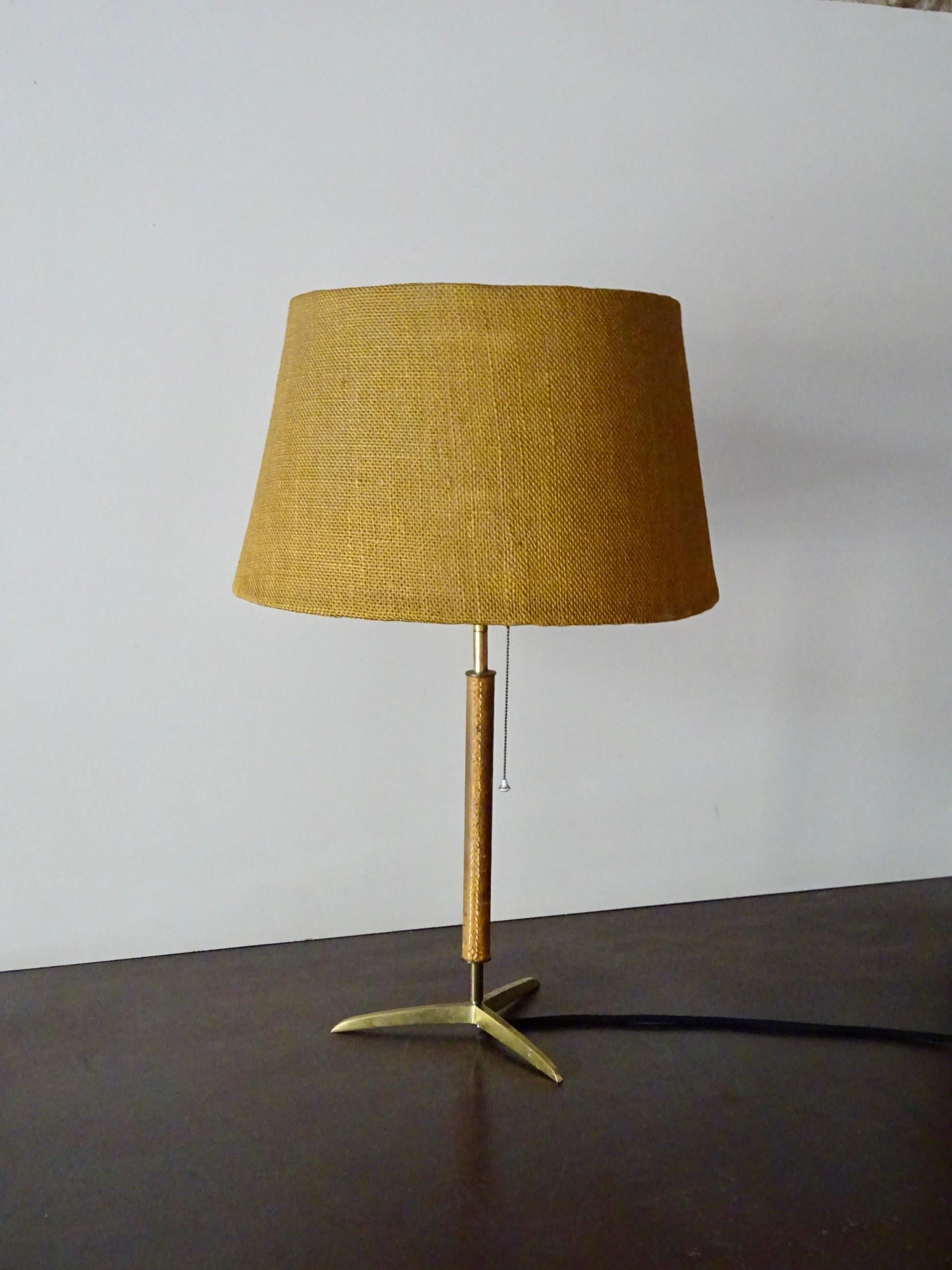Klassische und moderne Schreibtischlampe. Spanien 60er Jahre. im Zustand „Gut“ im Angebot in Barcelona, ES
