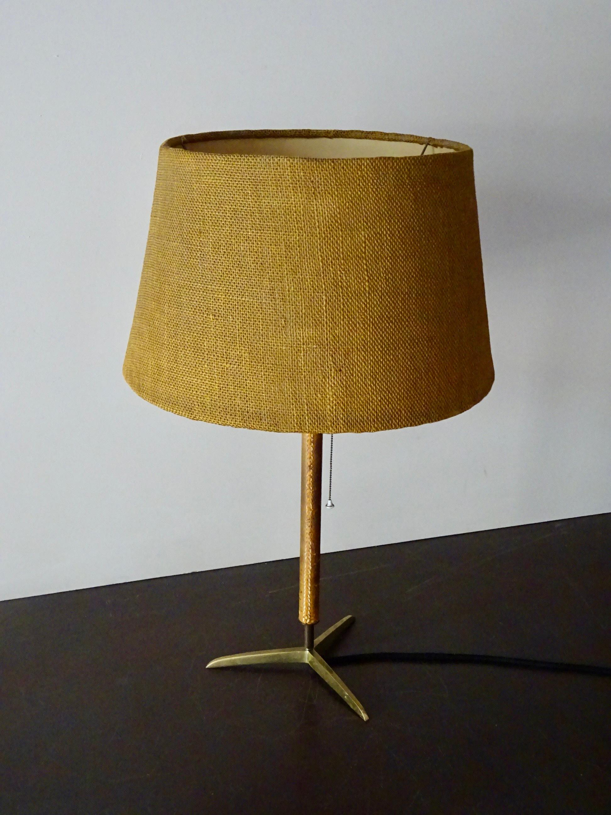 Klassische und moderne Schreibtischlampe. Spanien 60er Jahre. (Mitte des 20. Jahrhunderts) im Angebot