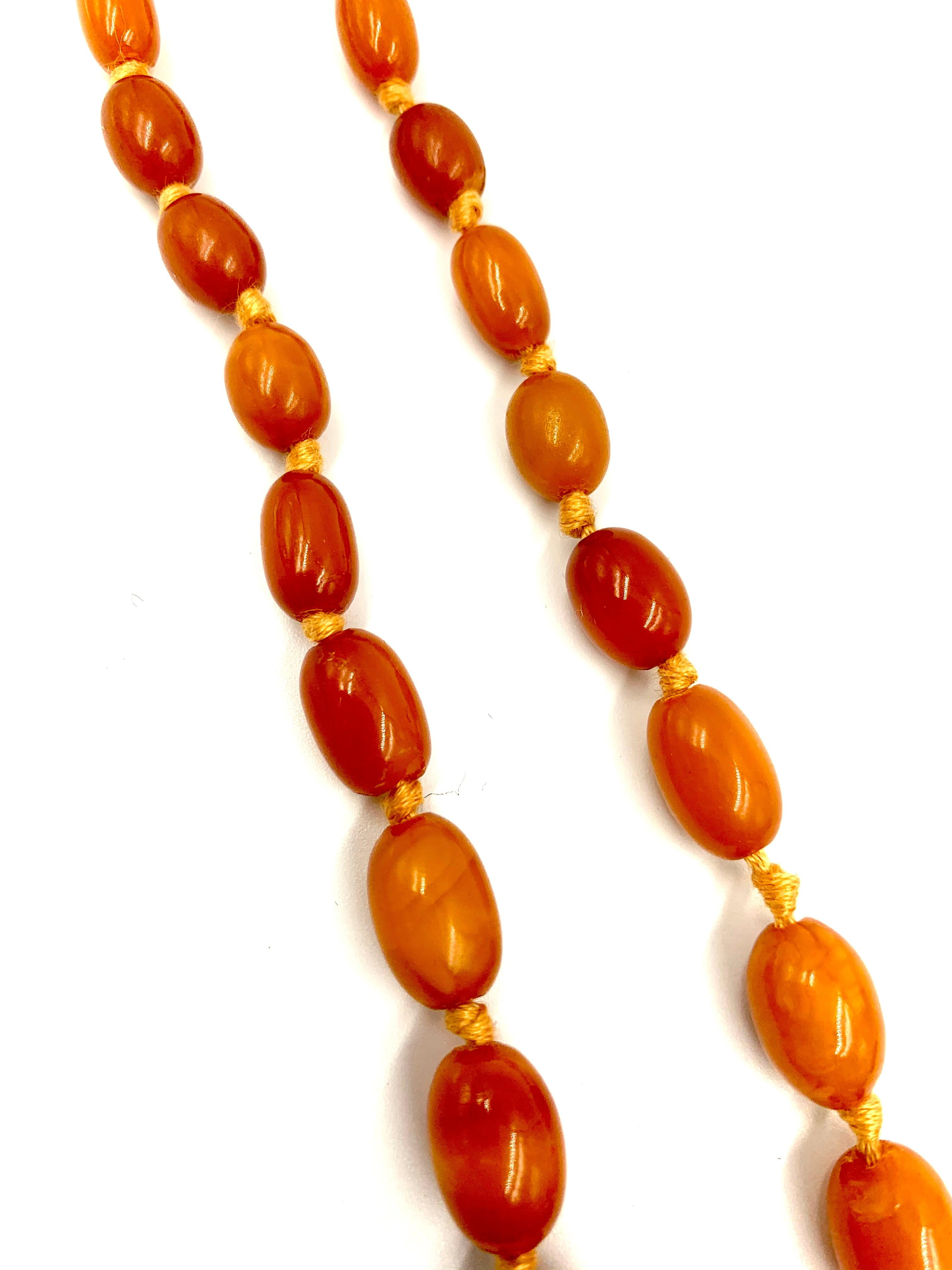 Classic Antique Butterscotch Baltic Amber and 14 Karat Gold Long Necklace In Good Condition In New York, NY