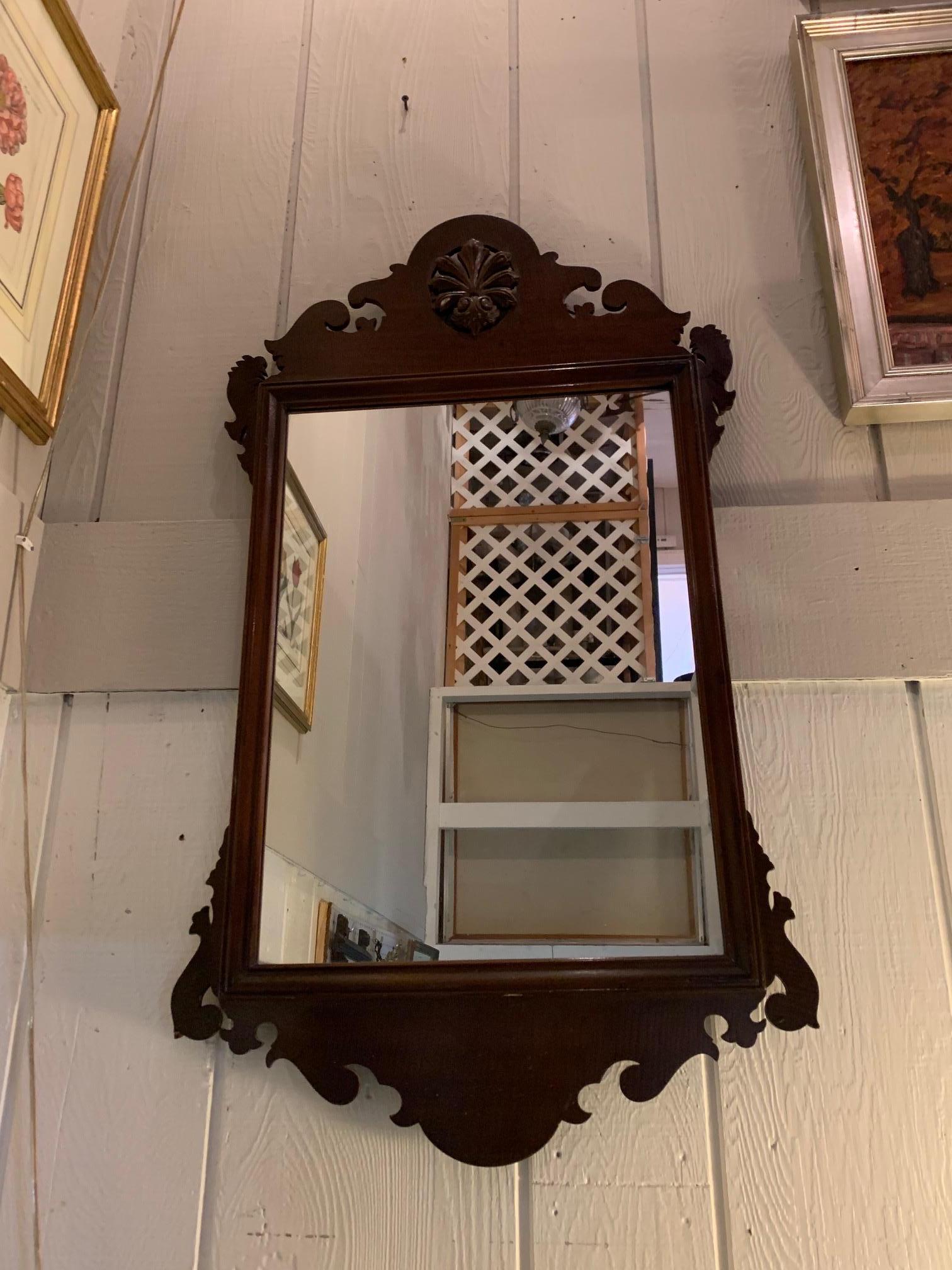 Classic Antique Chippendale Carved Mahogany Mirror In Good Condition For Sale In Hopewell, NJ