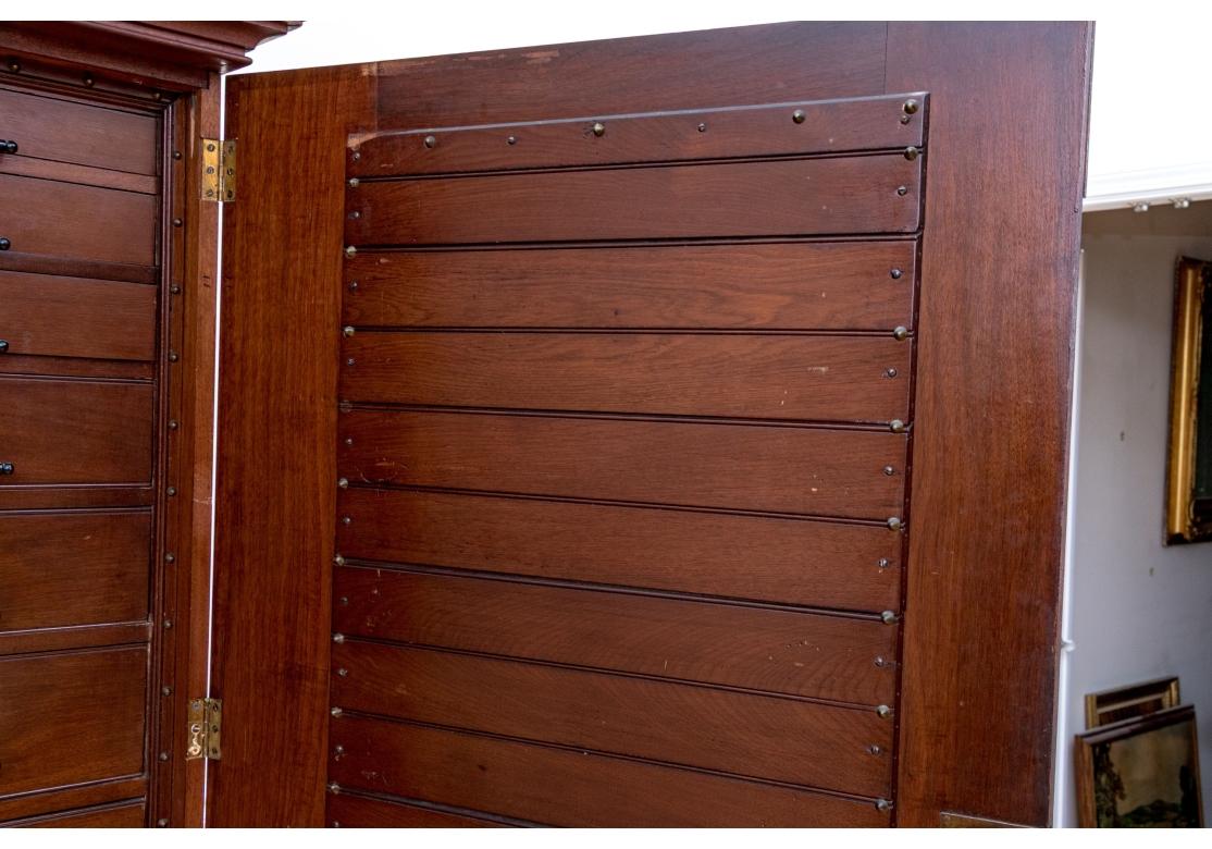 Klassisch Antique Eastlake Mirror Tür Armoire im Angebot 4