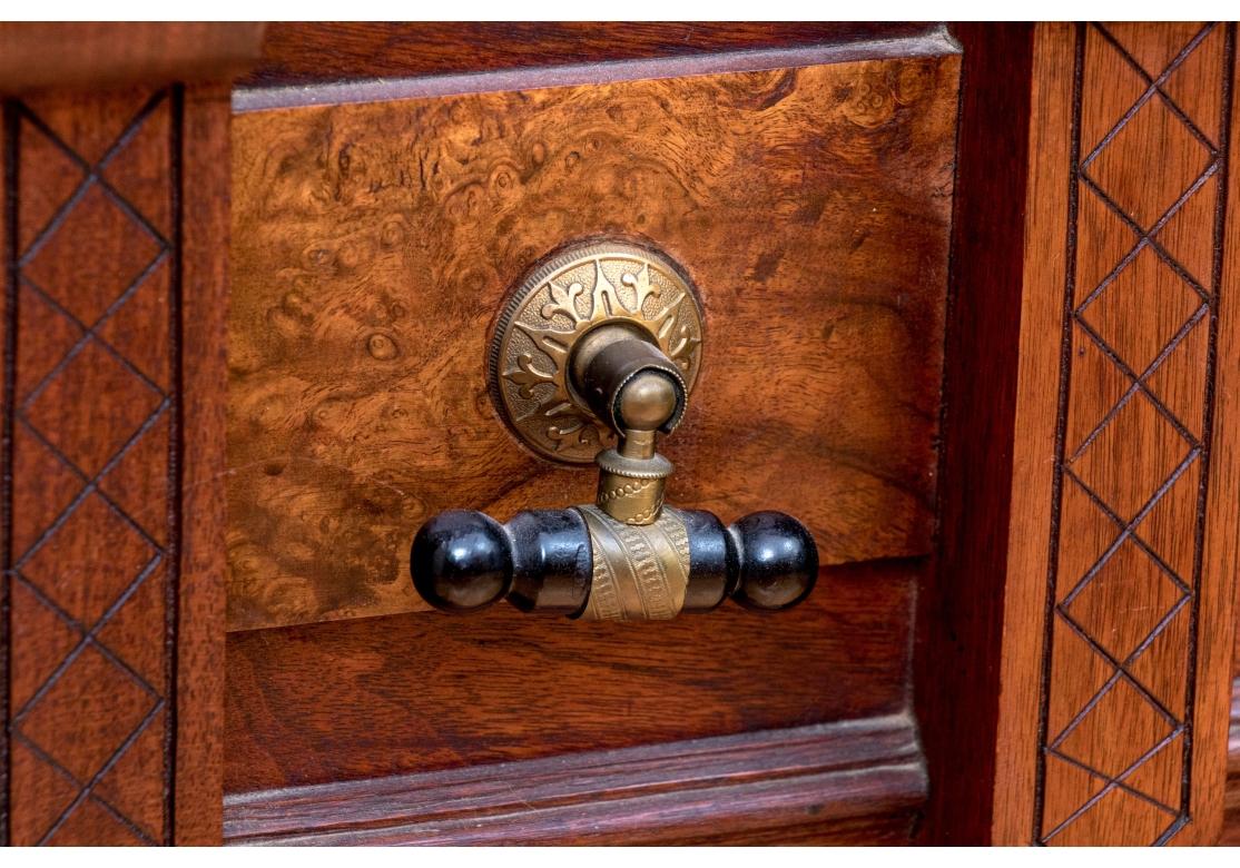 Klassisch Antique Eastlake Mirror Tür Armoire im Angebot 5