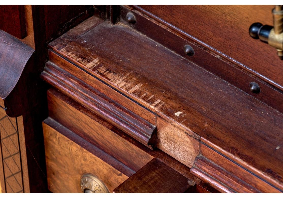 Klassisch Antique Eastlake Mirror Tür Armoire im Angebot 8