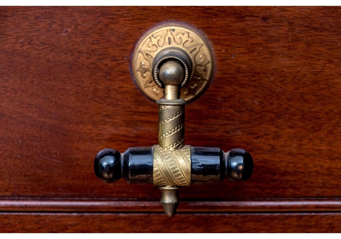 Klassisch Antique Eastlake Mirror Tür Armoire im Angebot 9