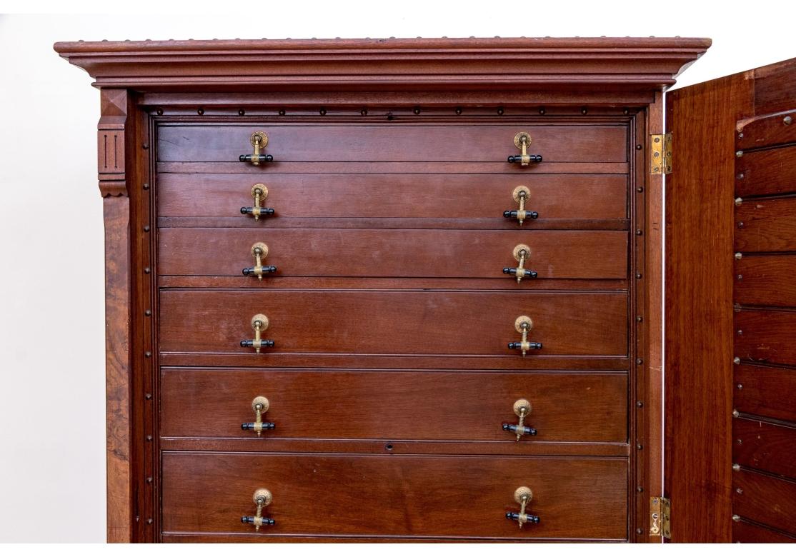 Klassisch Antique Eastlake Mirror Tür Armoire im Angebot 11