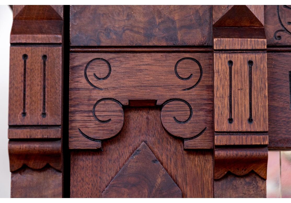 Klassisch Antique Eastlake Mirror Tür Armoire (Geschnitzt) im Angebot